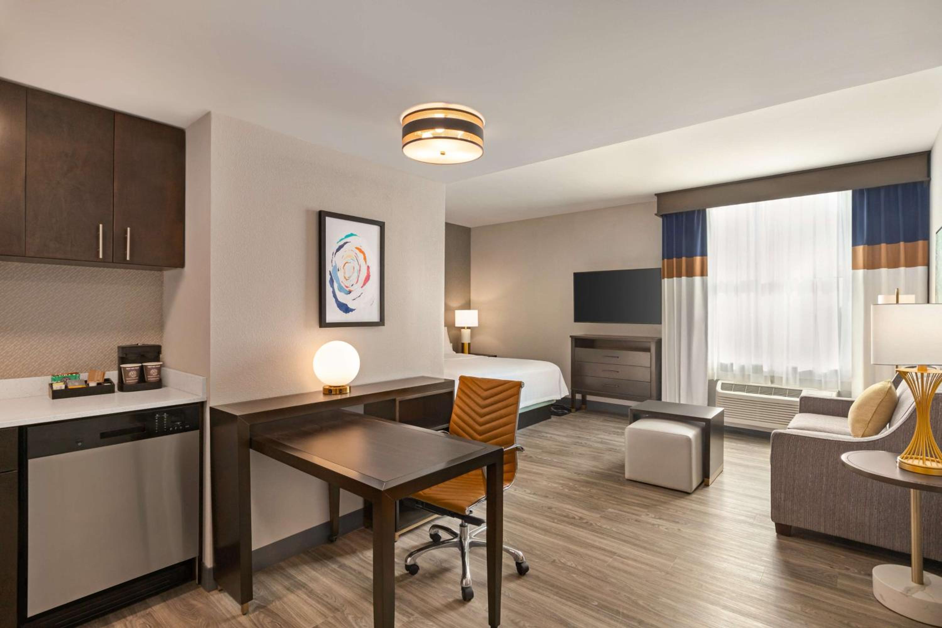 King Studio Suite - Non-Smoking - Photo 5