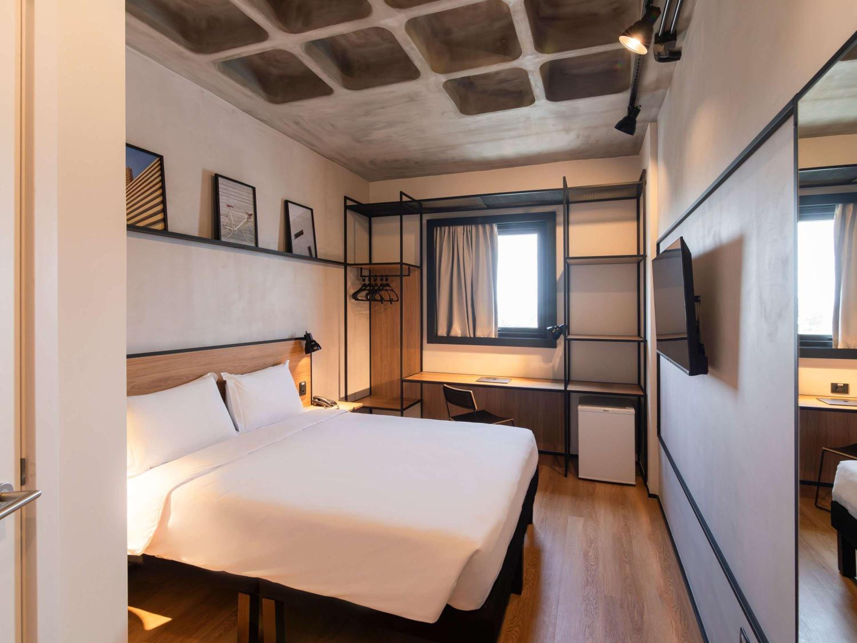 Standard Non Smoking Room with One Double Bed photo 1