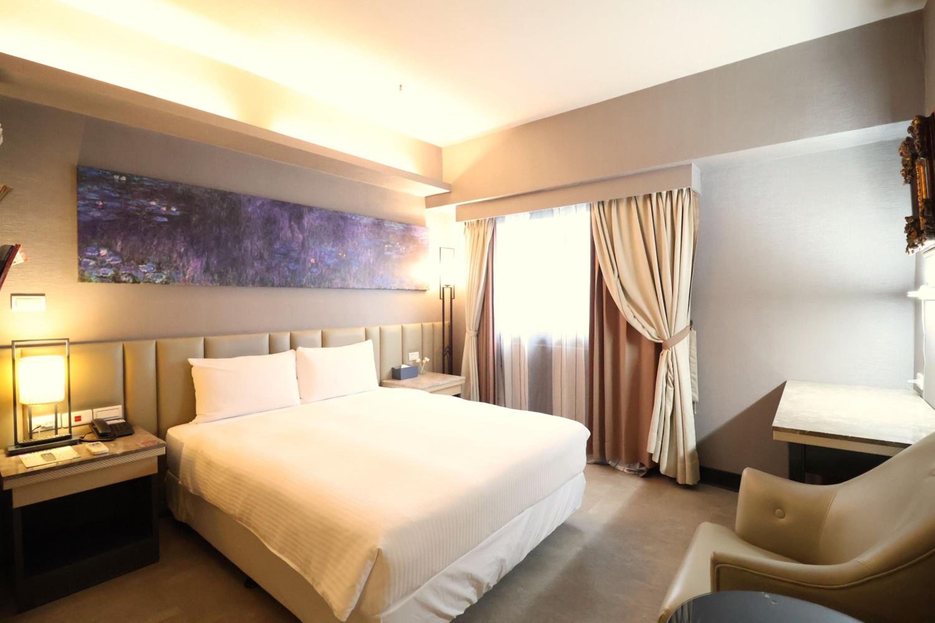 Deluxe Room - Photo 6