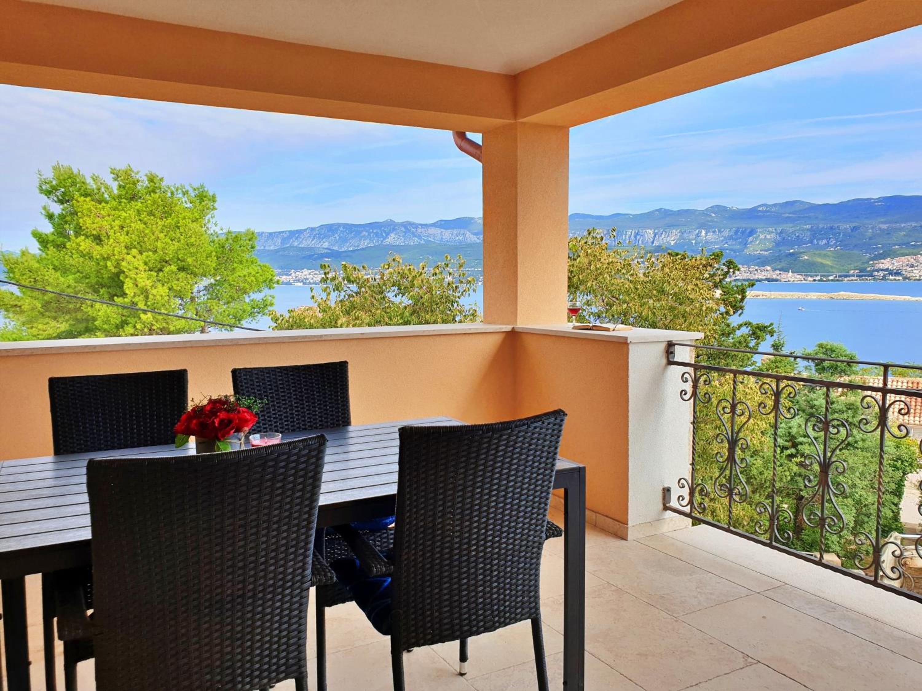 Two-Bedroom Apartment with Terrace and Sea View photo 3
