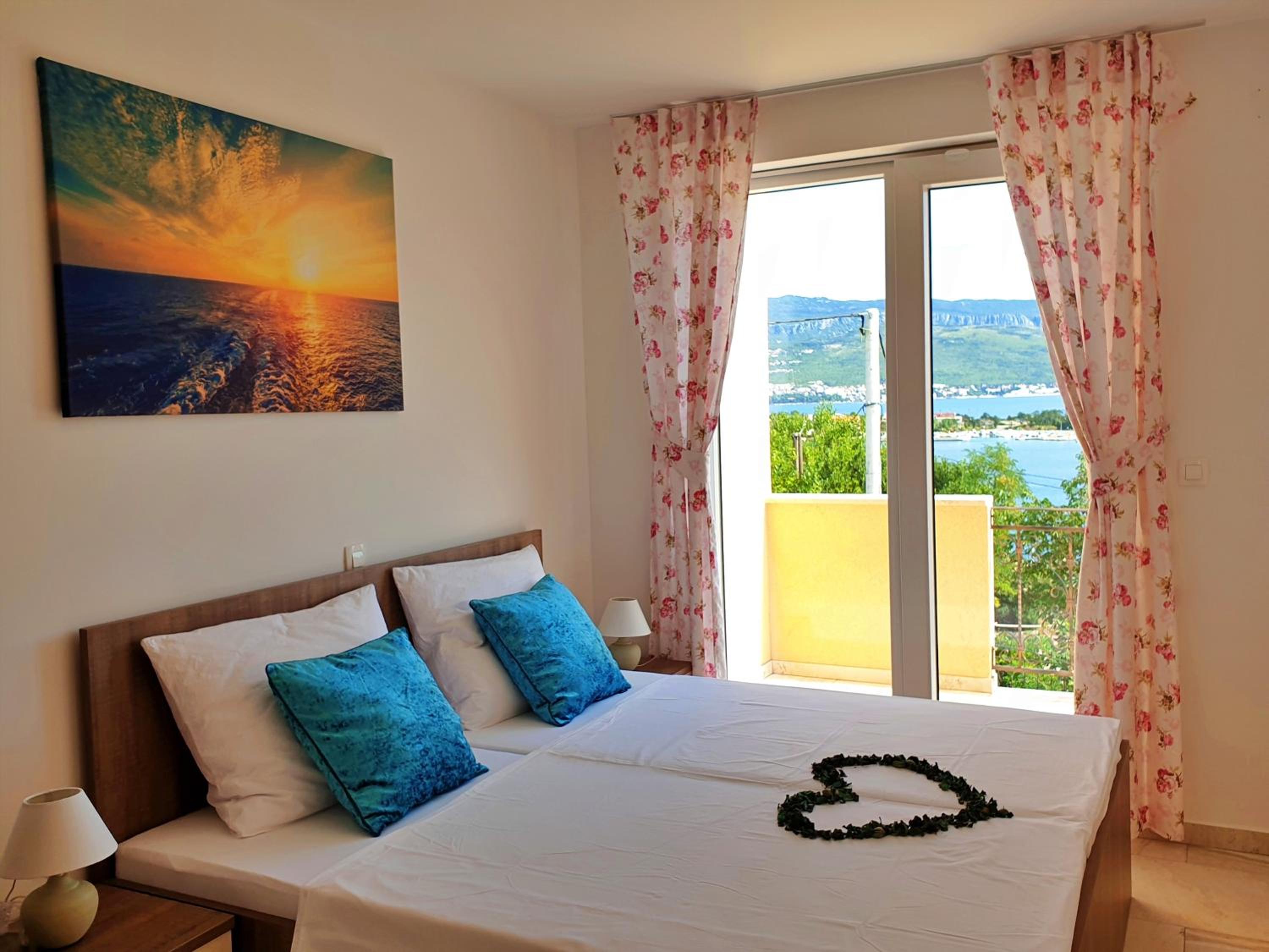 Two-Bedroom Apartment with Terrace and Sea View photo 2