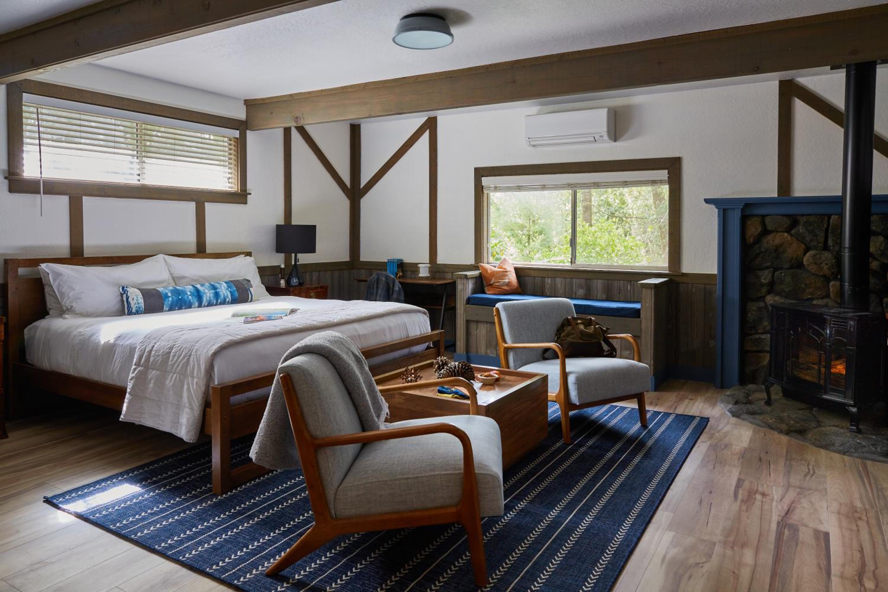 Deluxe King Room - Pet Friendly photo 1