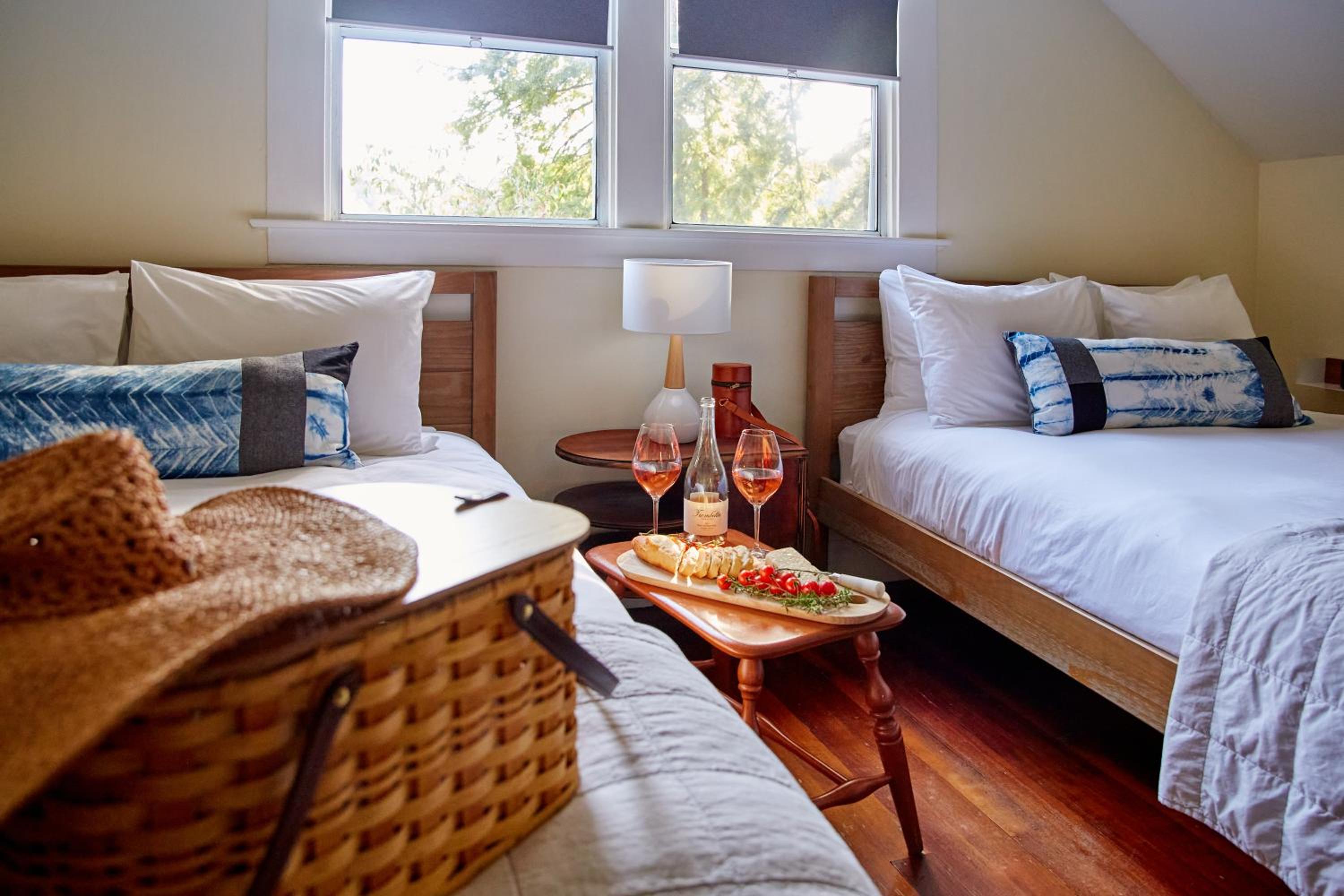 Deluxe Double Room with Extra Bed - Pet Free