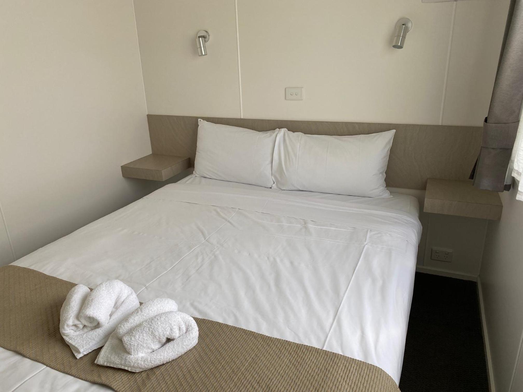 Beachfront Cabin 2 Bedroom - No Pets Allowed photo 1