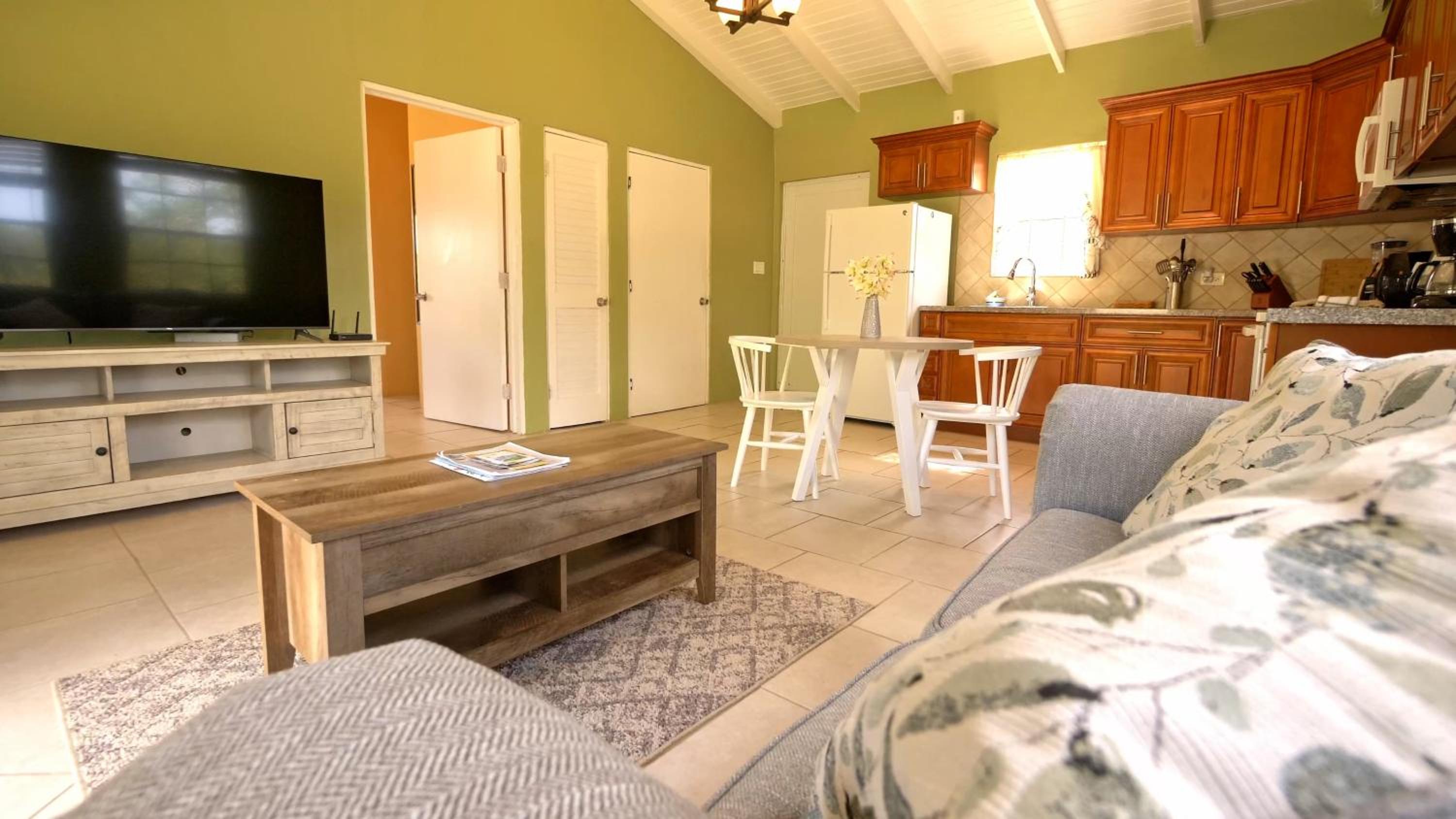 Six-Bedroom House photo 1