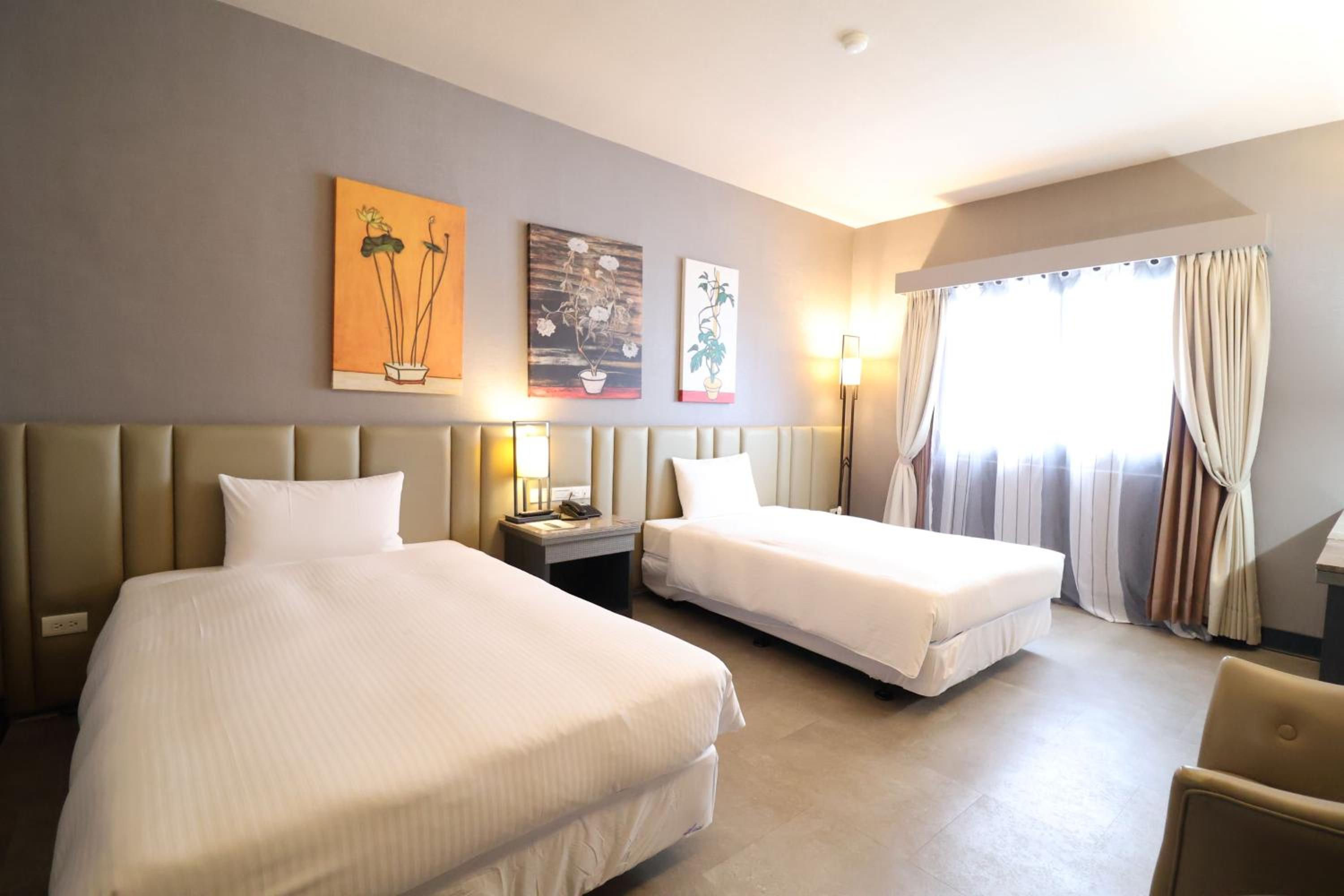 Deluxe Twin Room - Photo 2