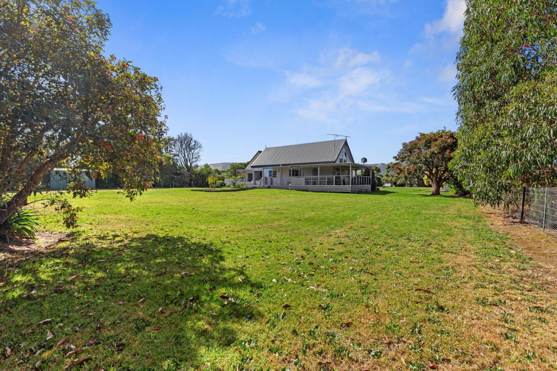 Six-Bedroom House photo 2