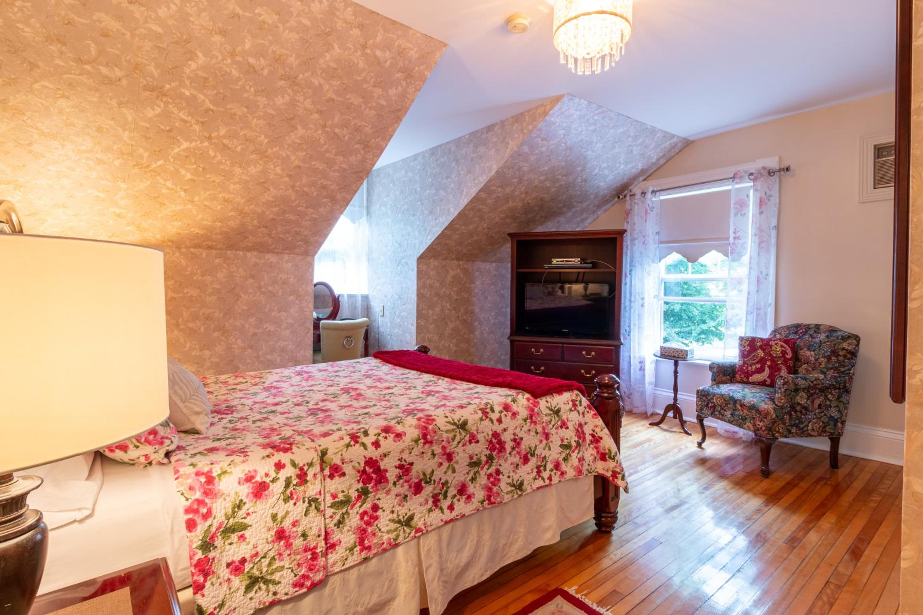 Queen Room with Spa Bath photo 2