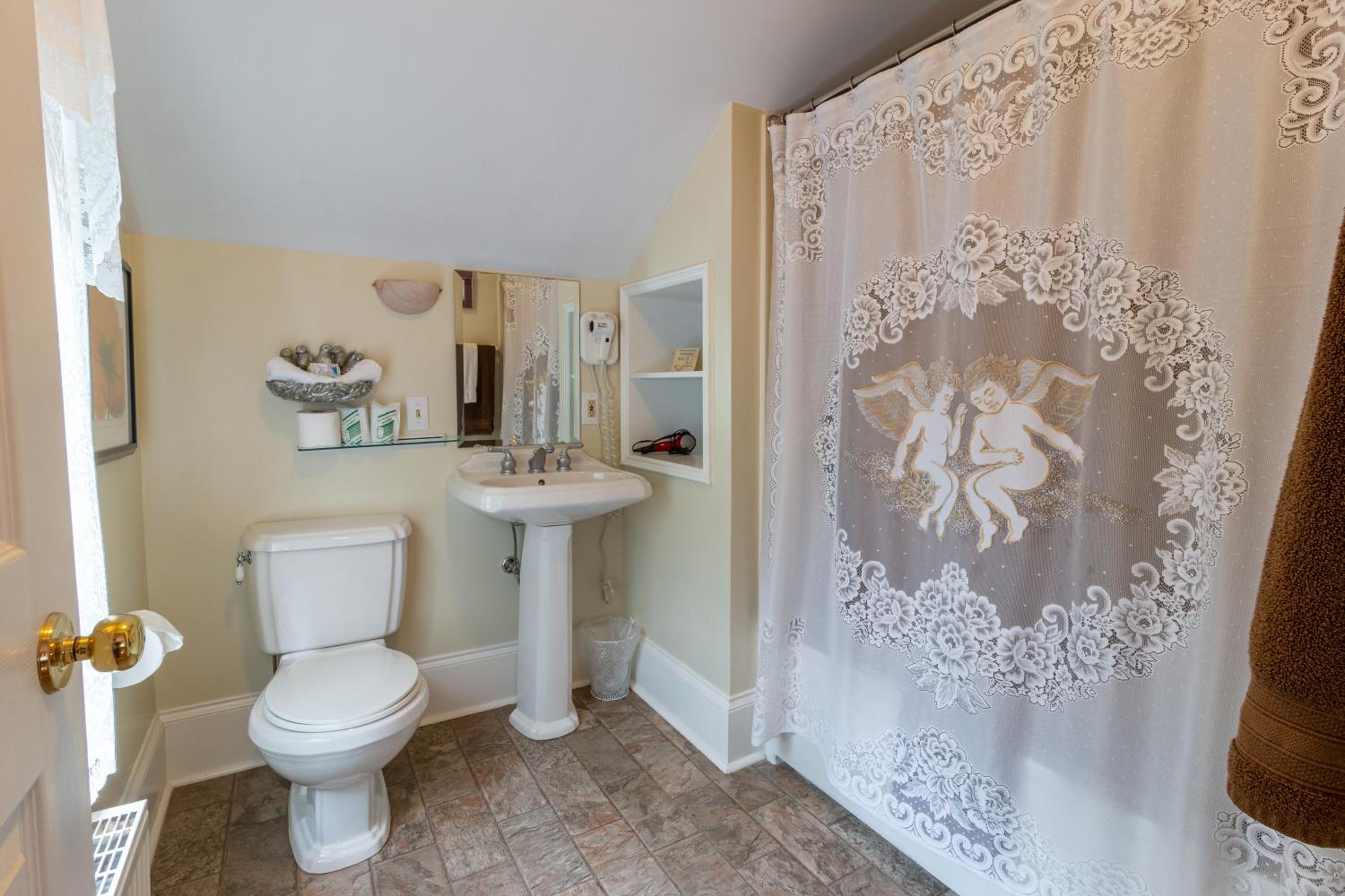Queen Room with Spa Bath photo 3