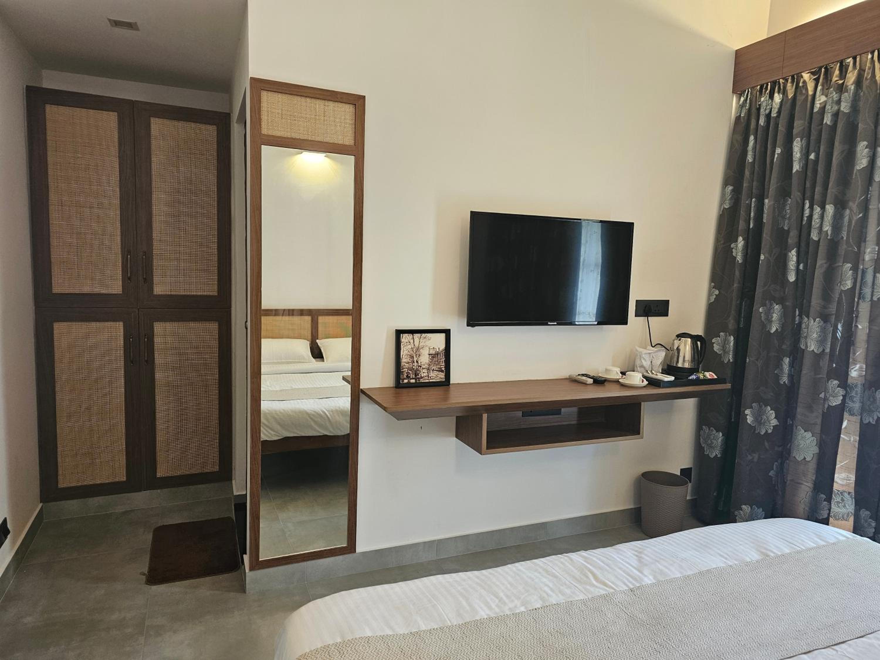 Superior Double or Twin Room with Garden View - Photo 19