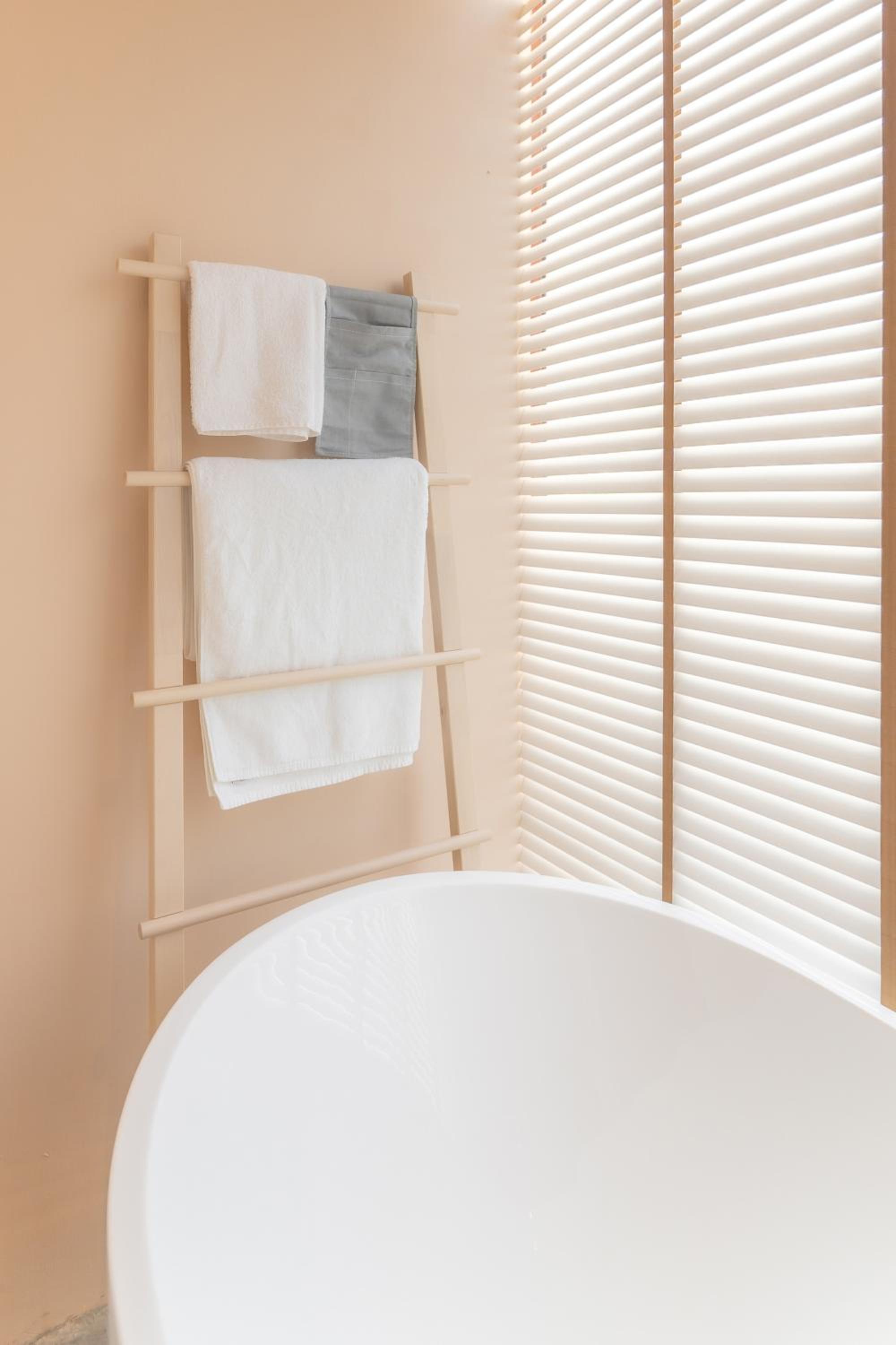 Deluxe City View with Bathtub - Photo 7