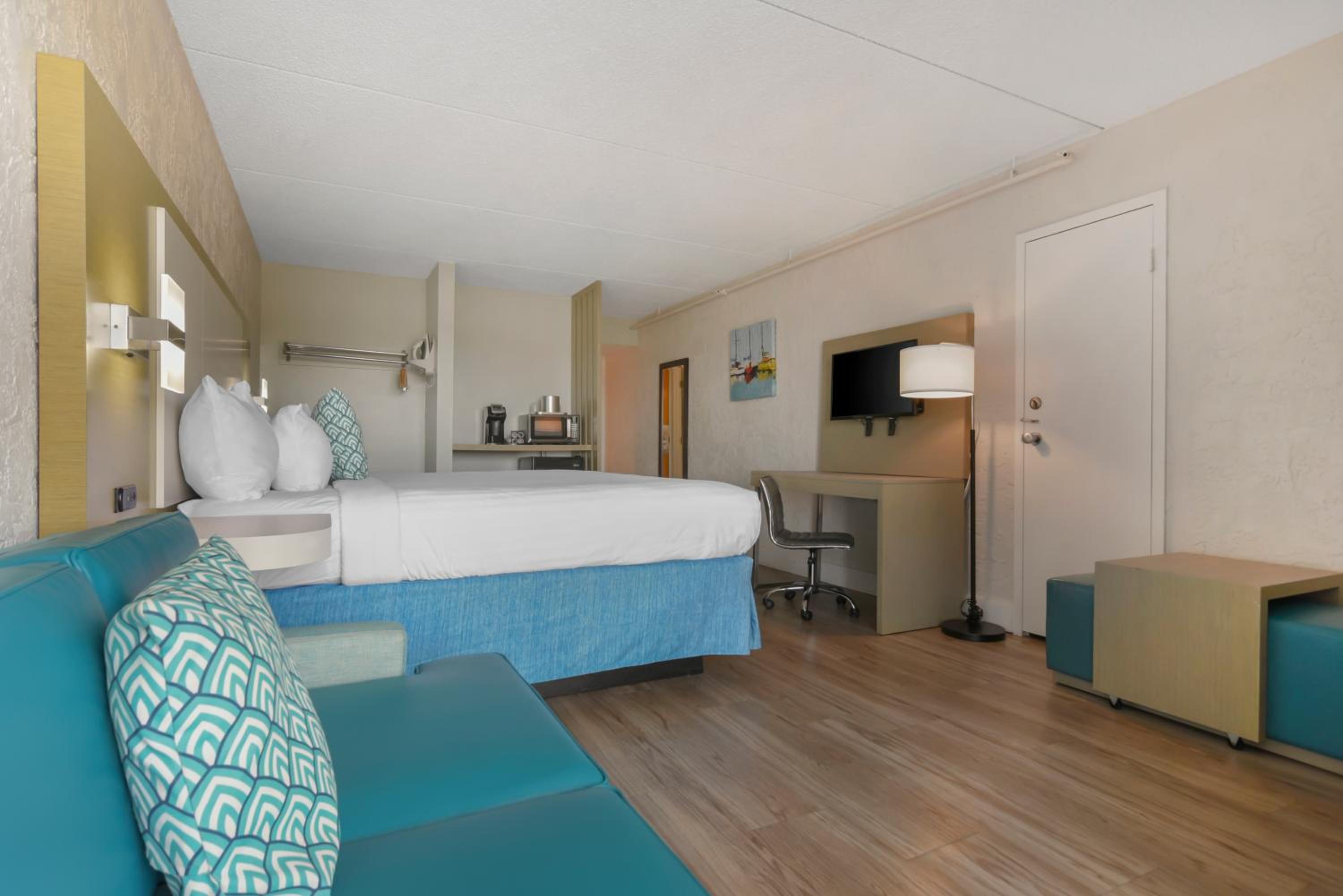 King Room with City View - Accessible/Non-Smoking - Photo 1