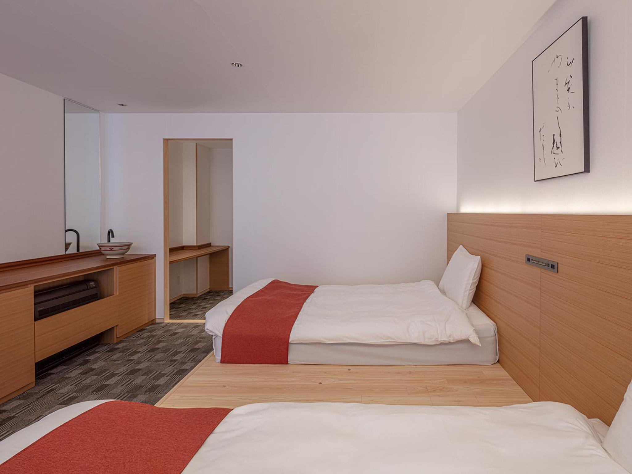Twin Room - Photo 12