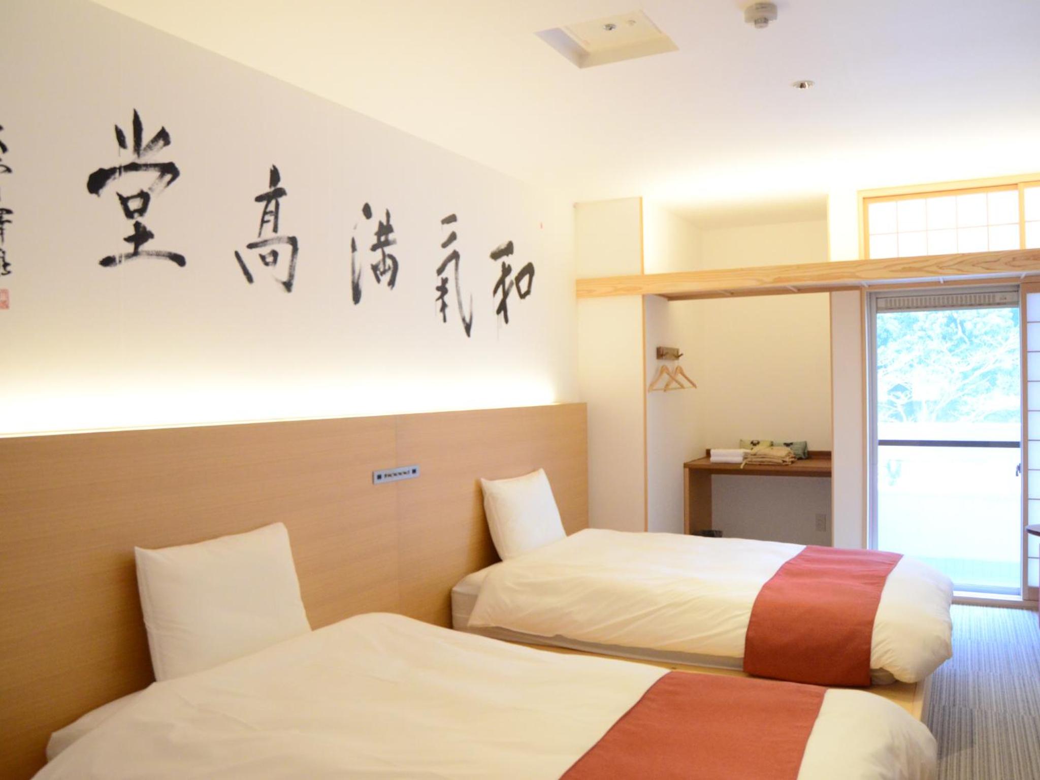 Twin Room - Photo 11