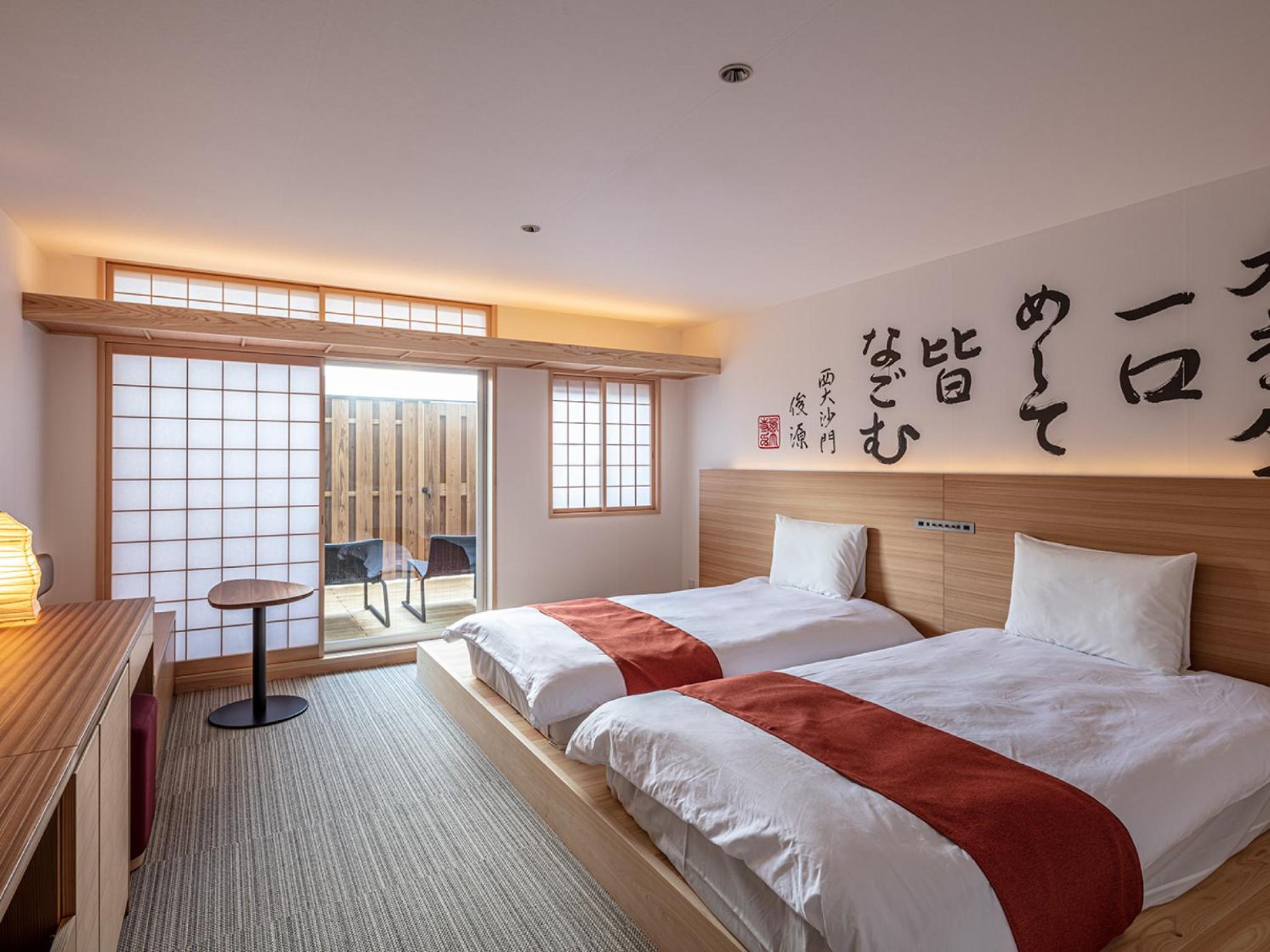 Twin Room with Balcony - Photo 4