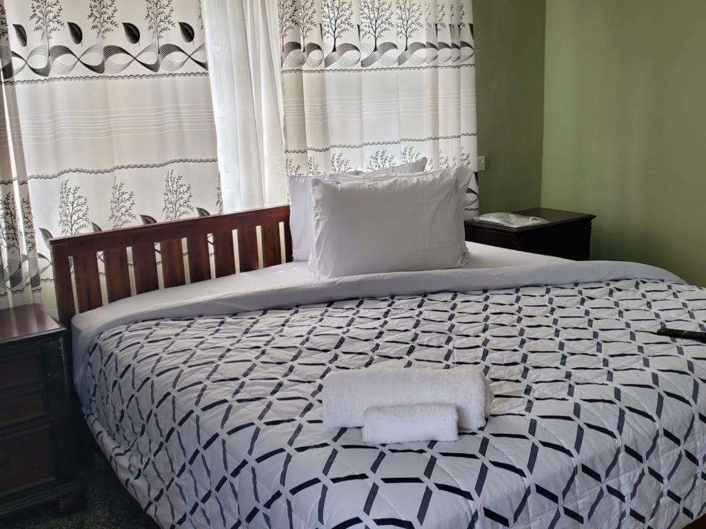 Queen Room photo 3