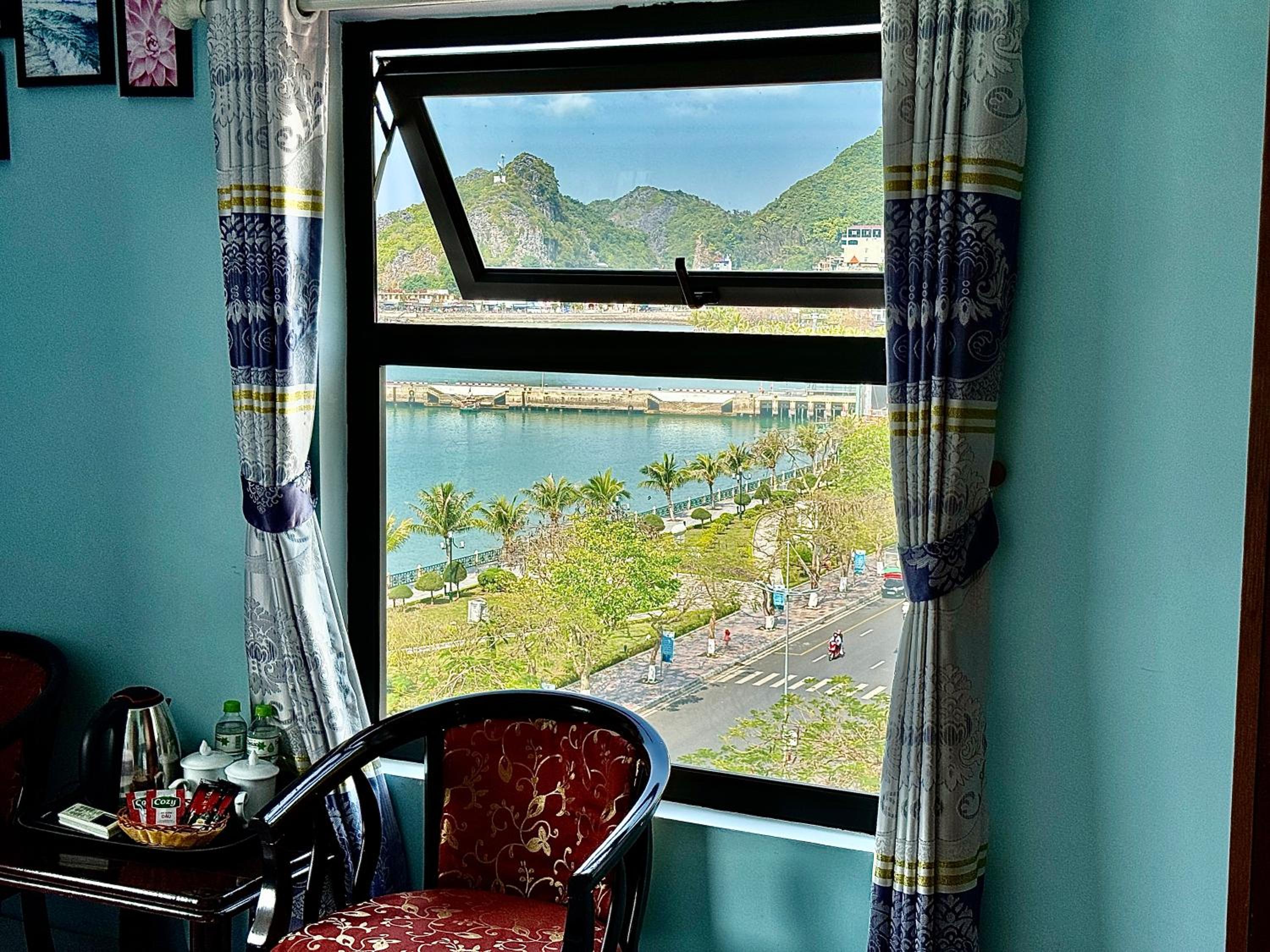 Deluxe Double Room with Side Sea View photo 3