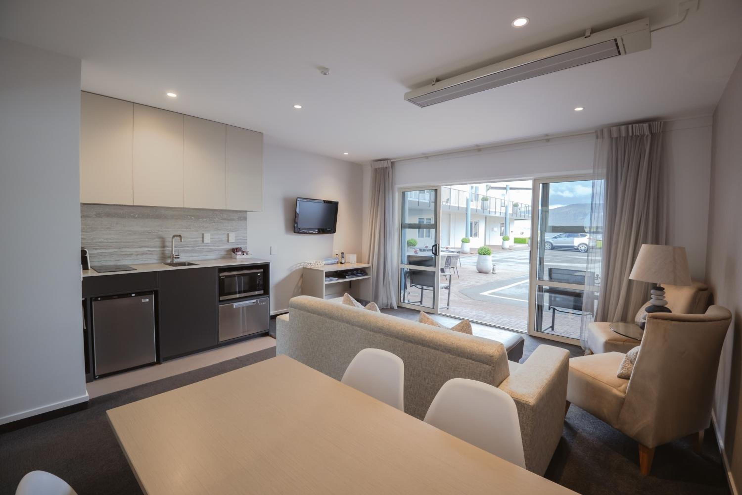 One Bedroom Access Suite - Ground Floor - Photo 1