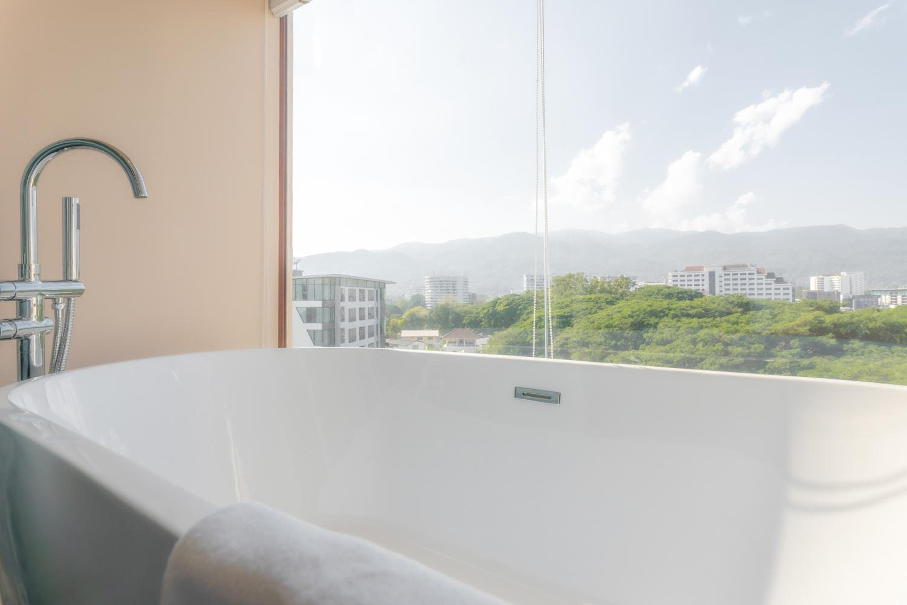 Suite Mountain View with Bathtub - Photo 5