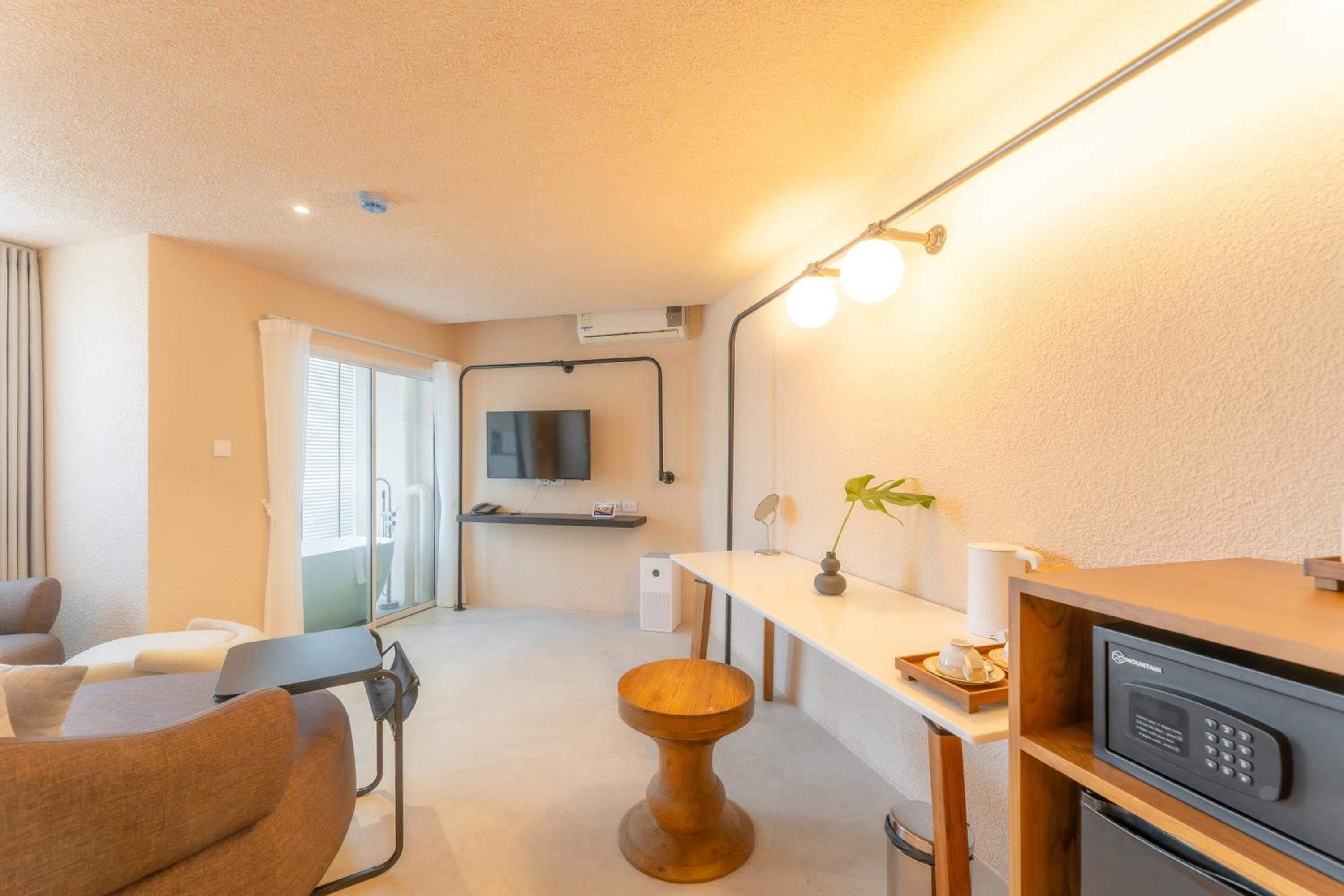 Suite City View with Bathtub - Photo 2