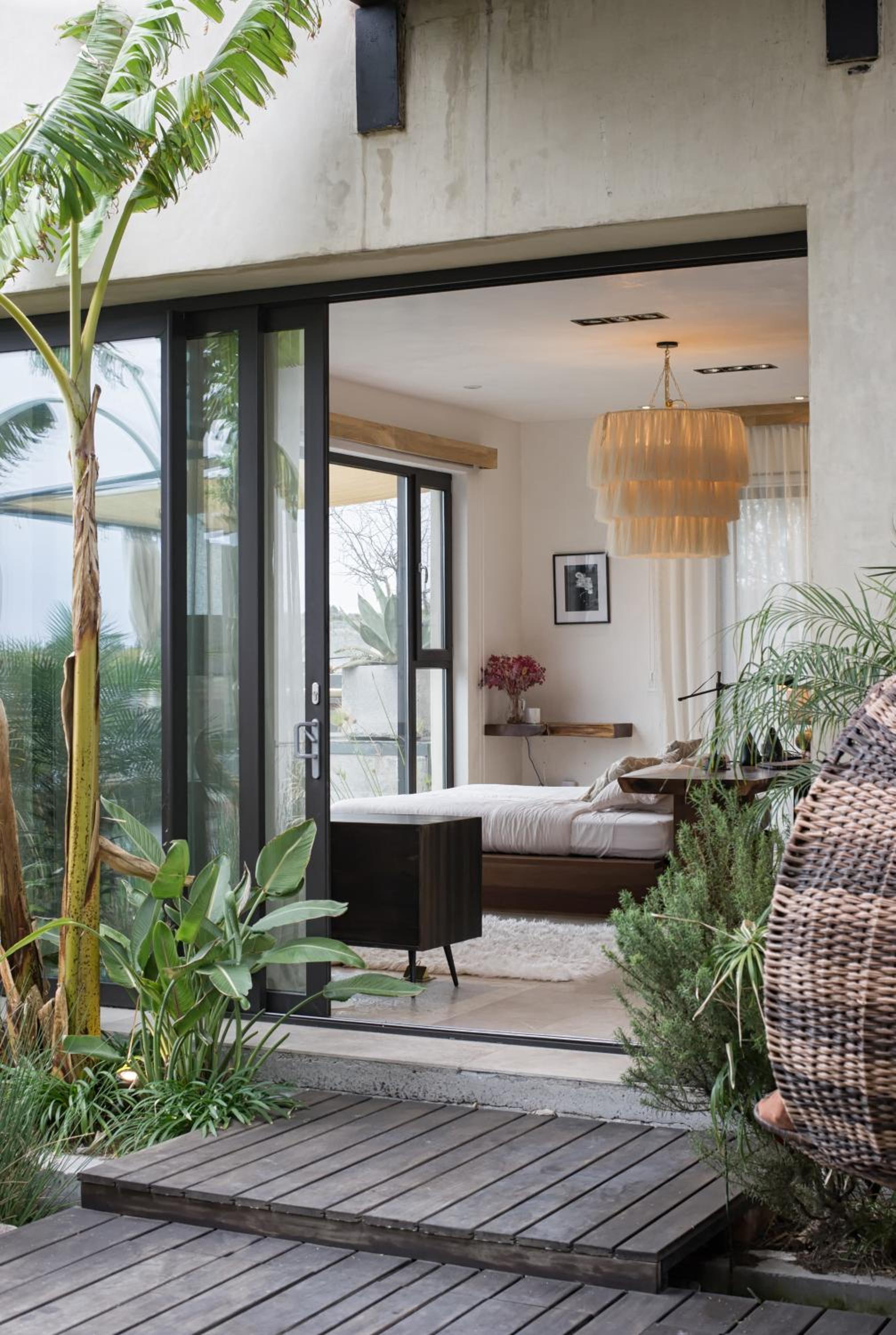 Family Room with Mountain View - Photo 1