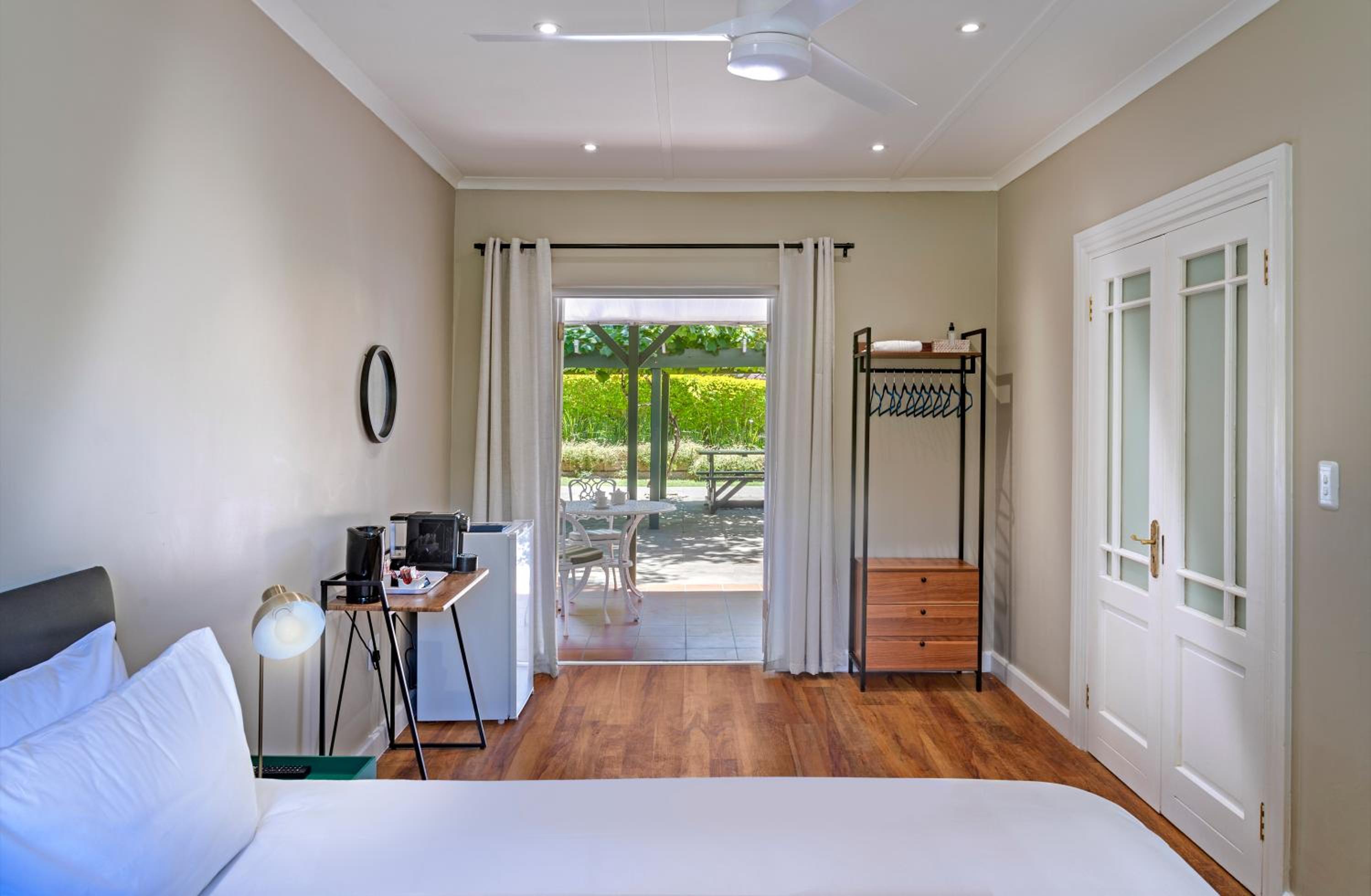 Standard Double Room - Photo 7