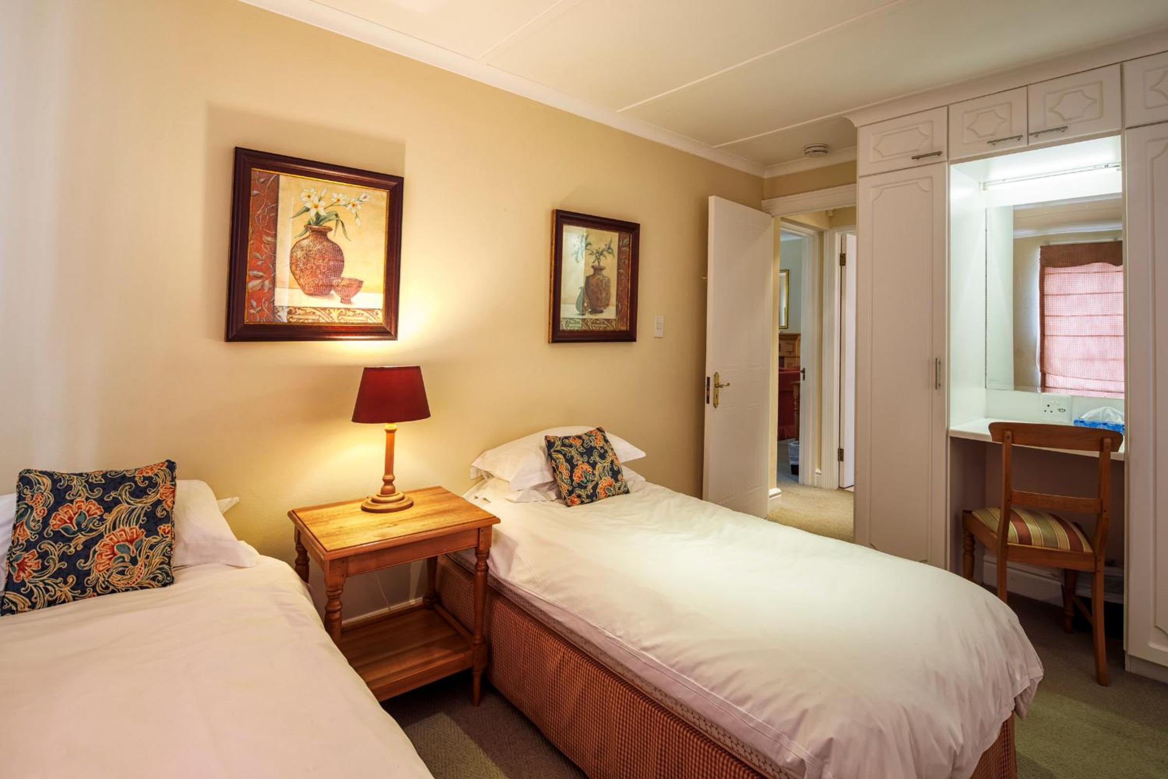 Two-Bedroom Villa - Photo 12
