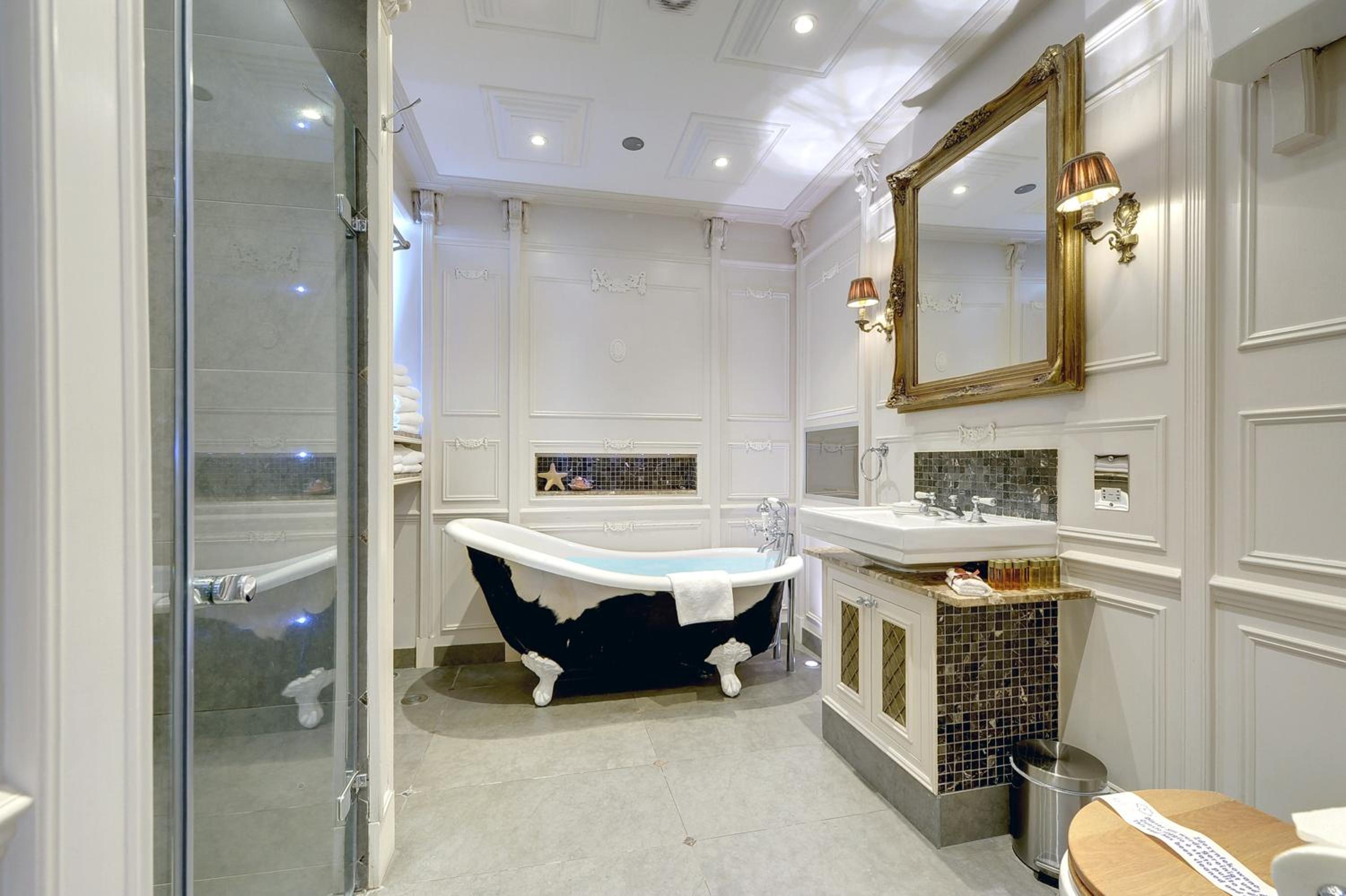 Four-Bedroom Apartment with One Bathroom - Photo 13