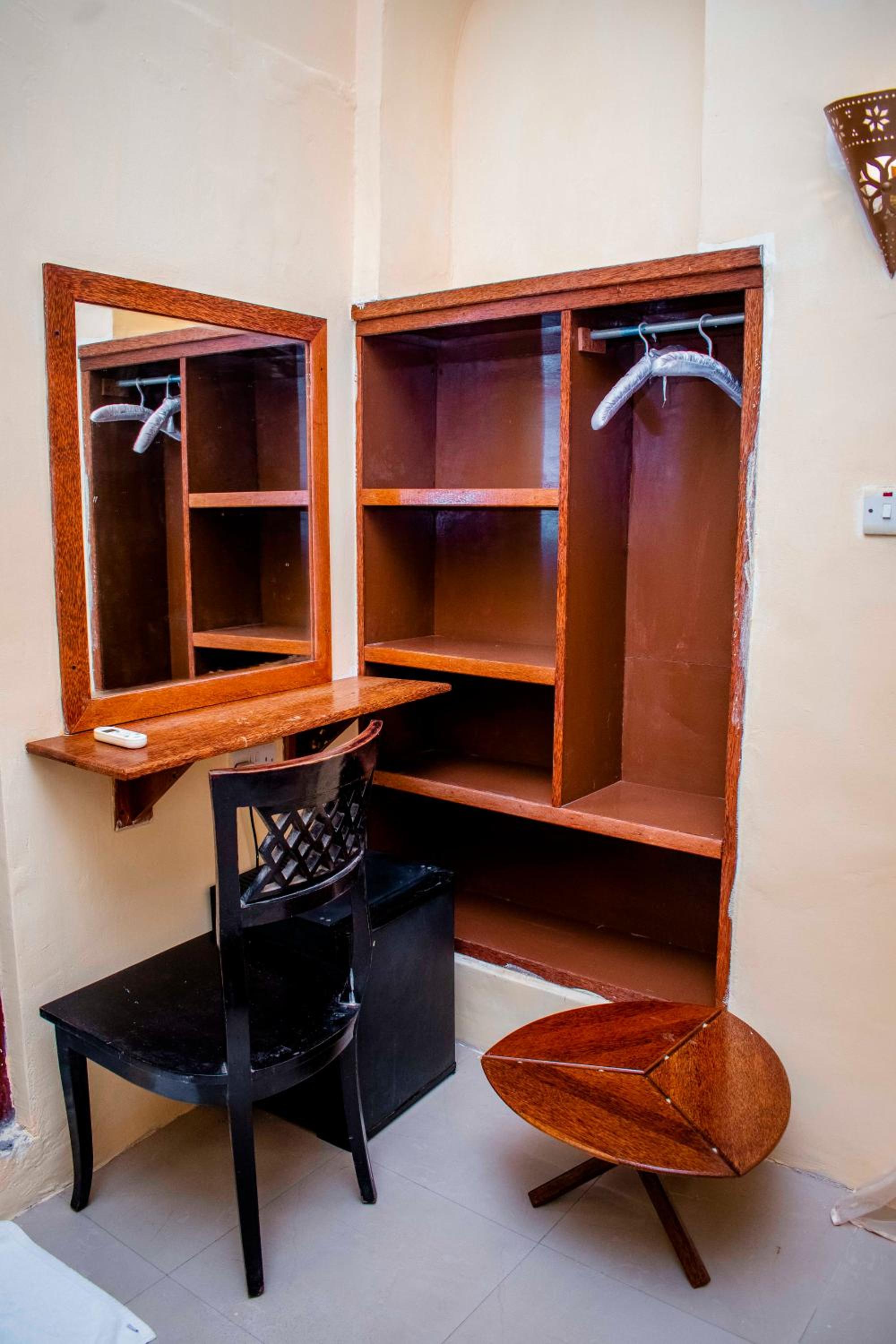 Deluxe Double Room with Bath - Photo 12