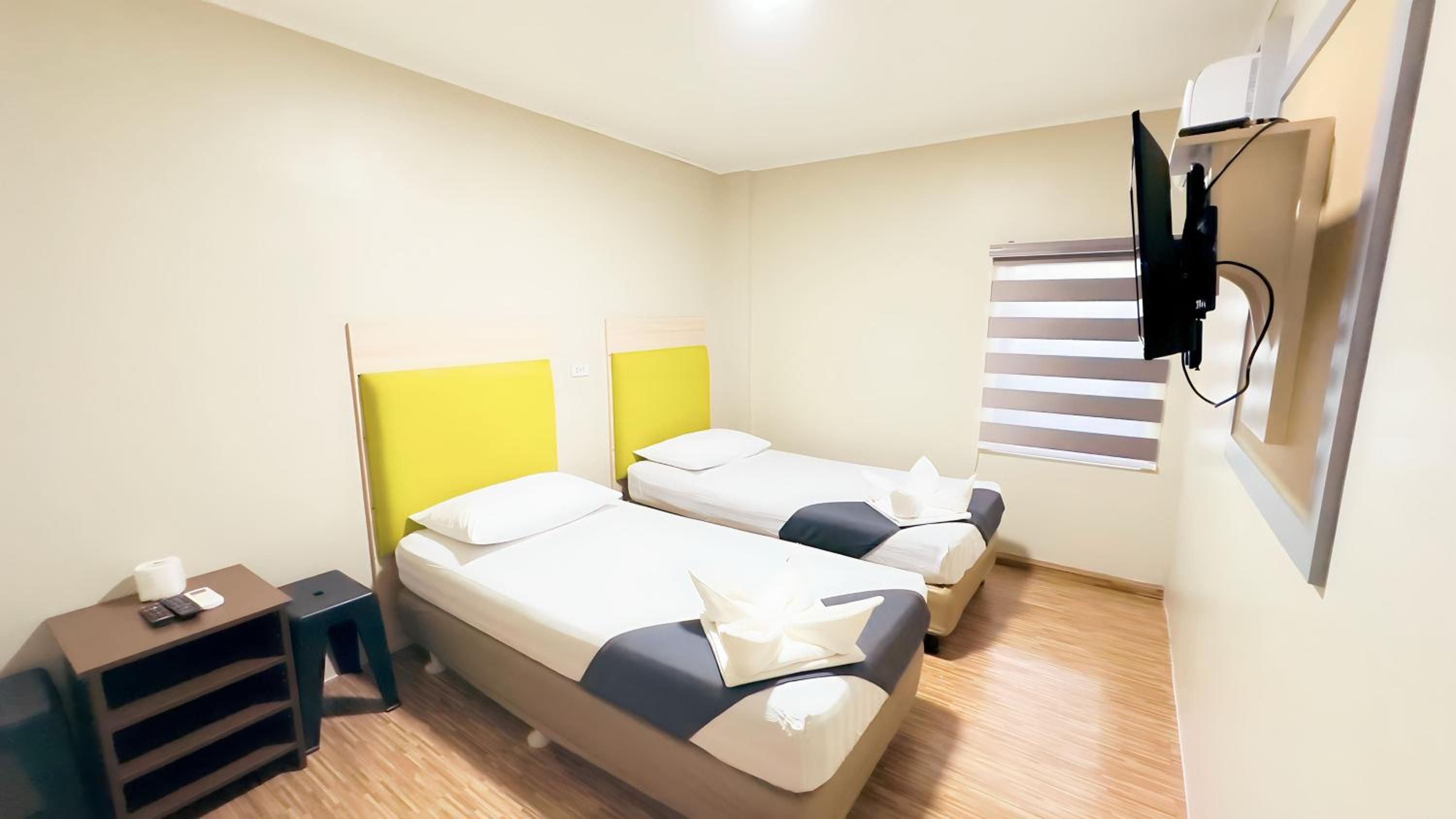 Standard Twin Room - Photo 6