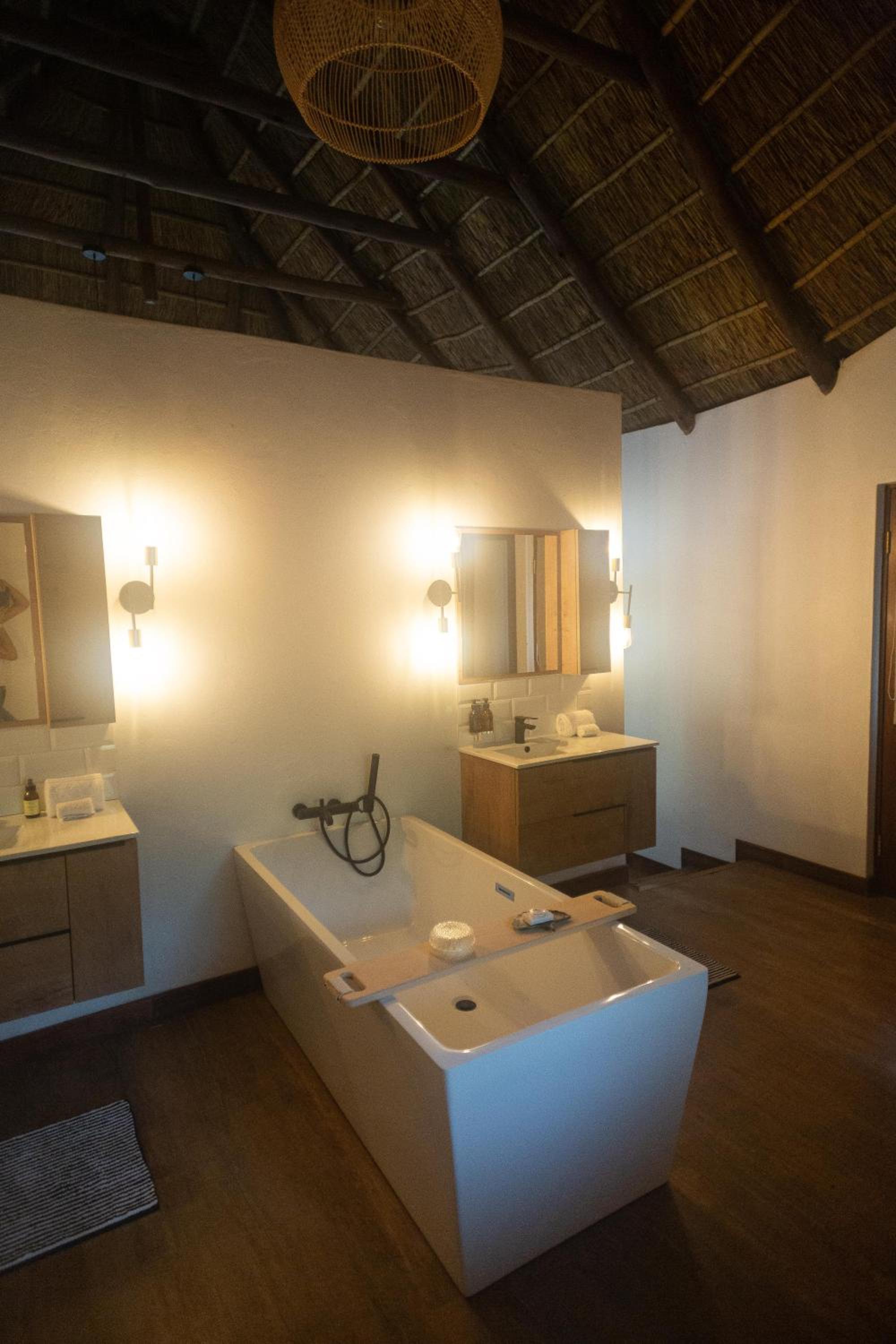 Deluxe King Suite 3 photo 3