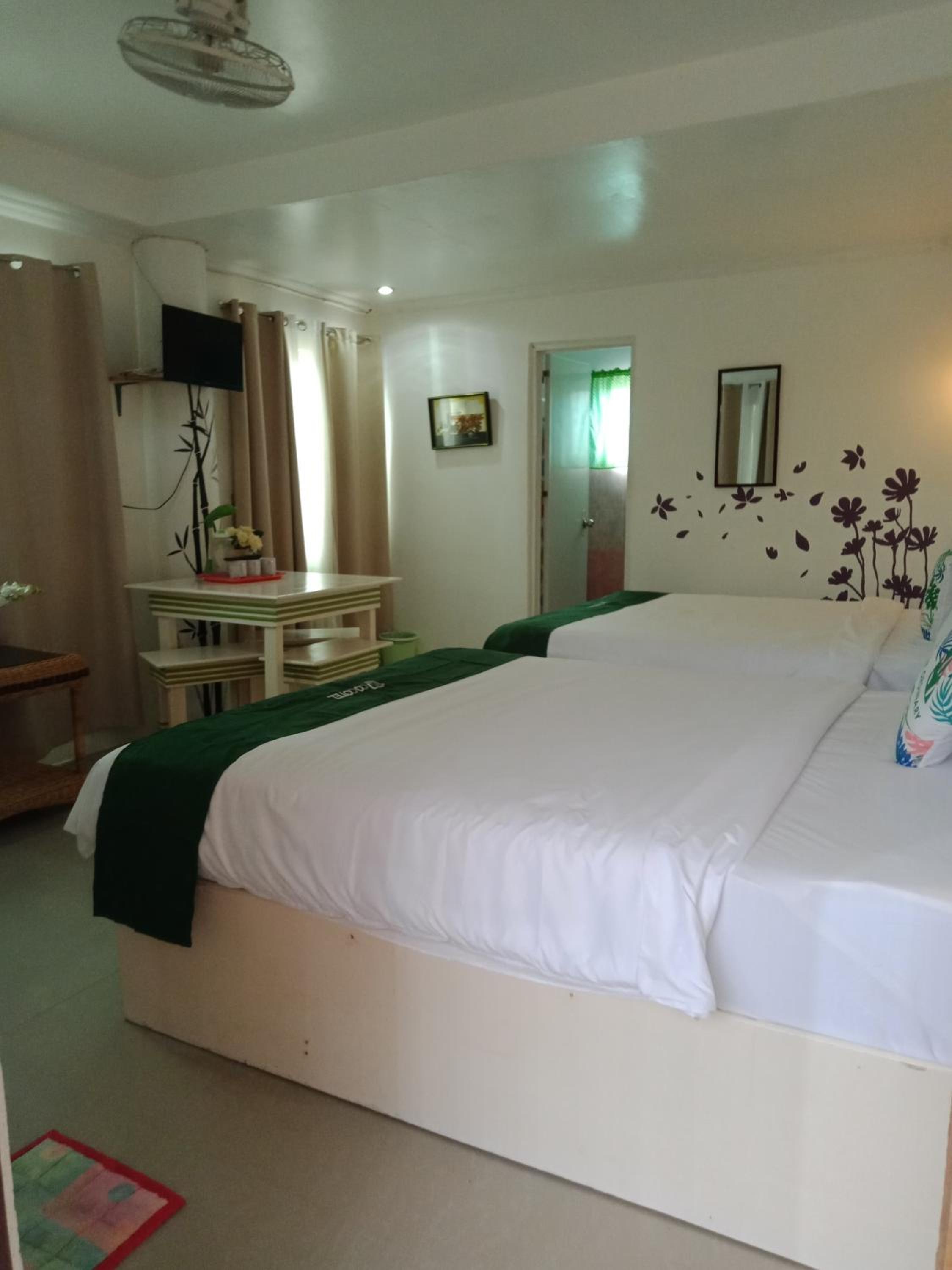 Deluxe Quadruple Room - Photo 10