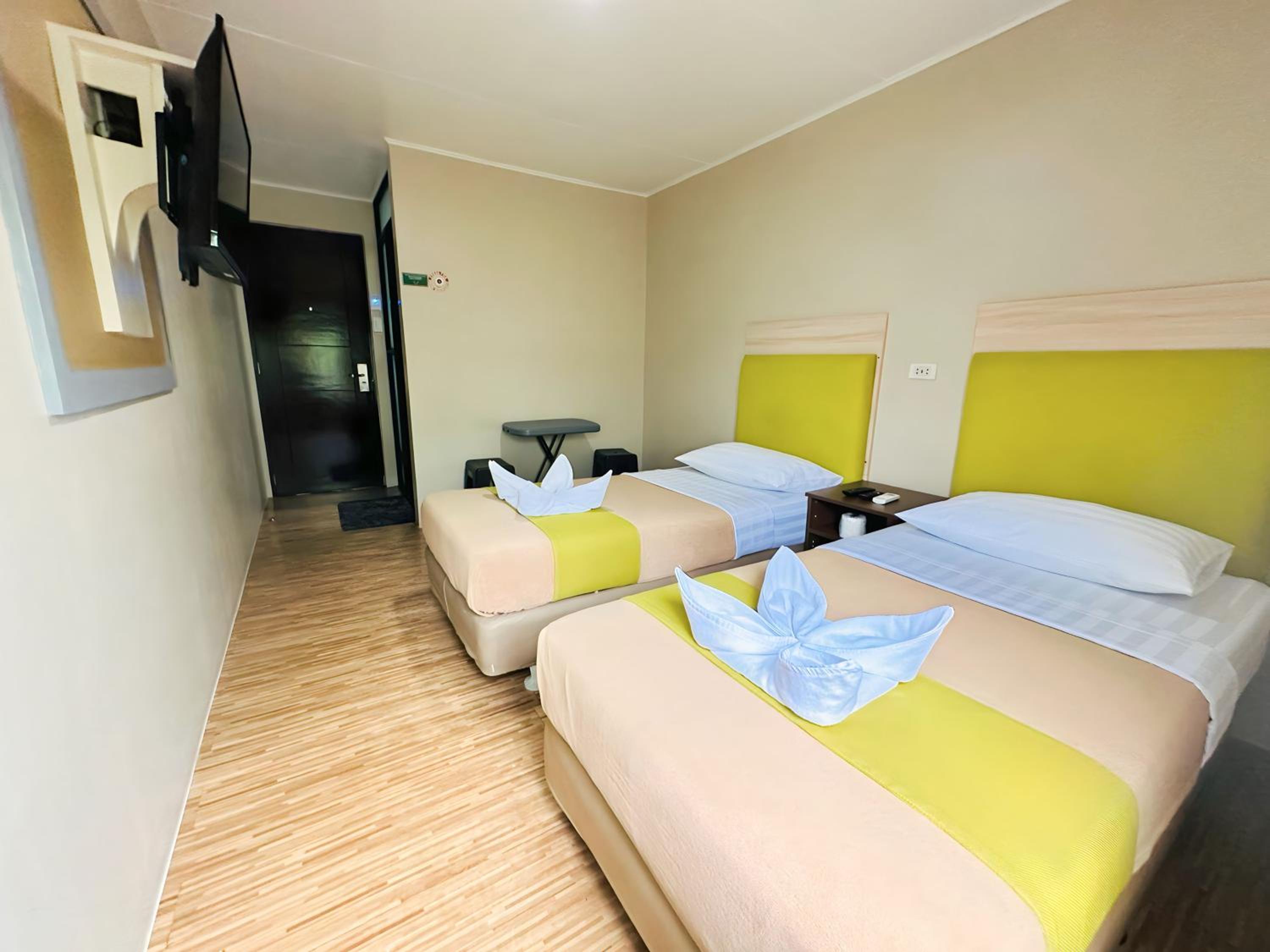 Standard Twin Room - Photo 3