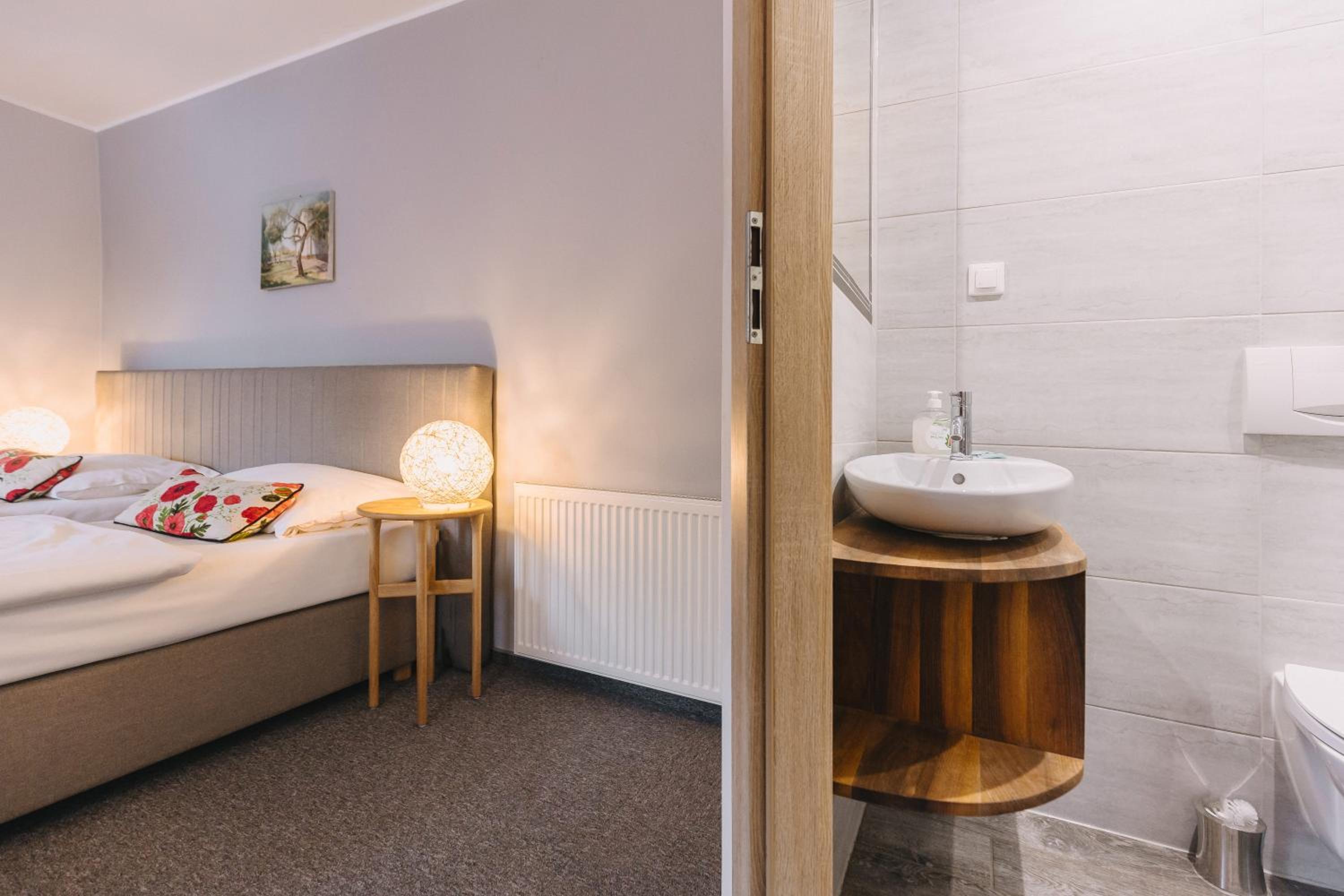 Double Room - Photo 13