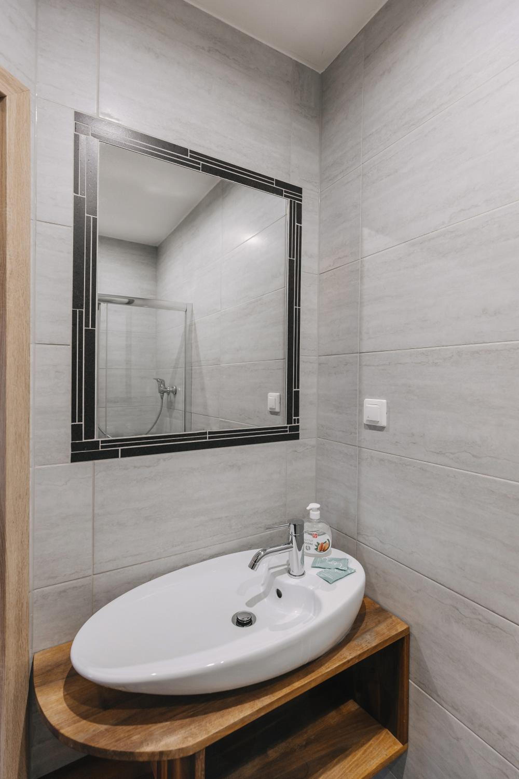 Double Room - Photo 8
