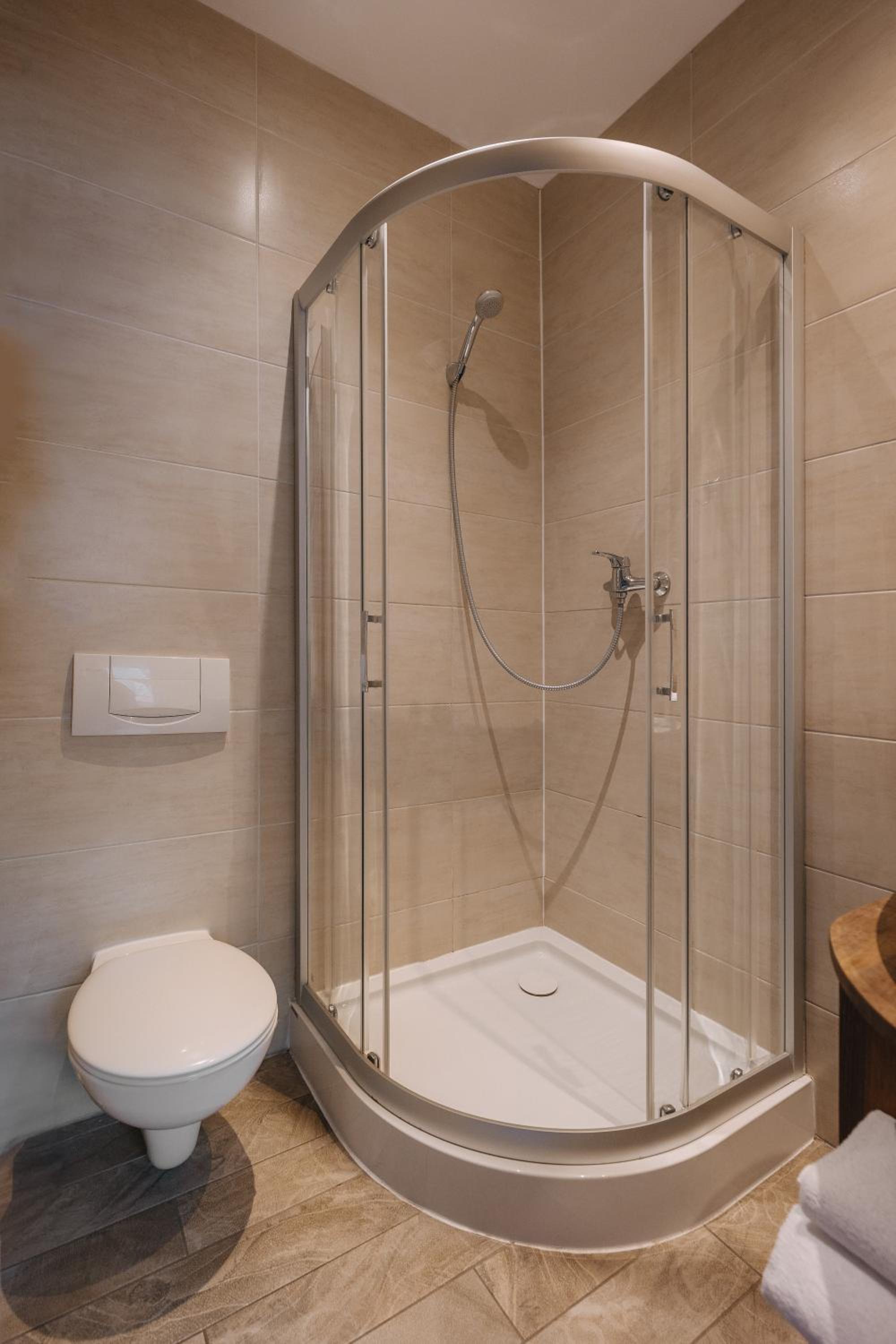 Double Room - Photo 6