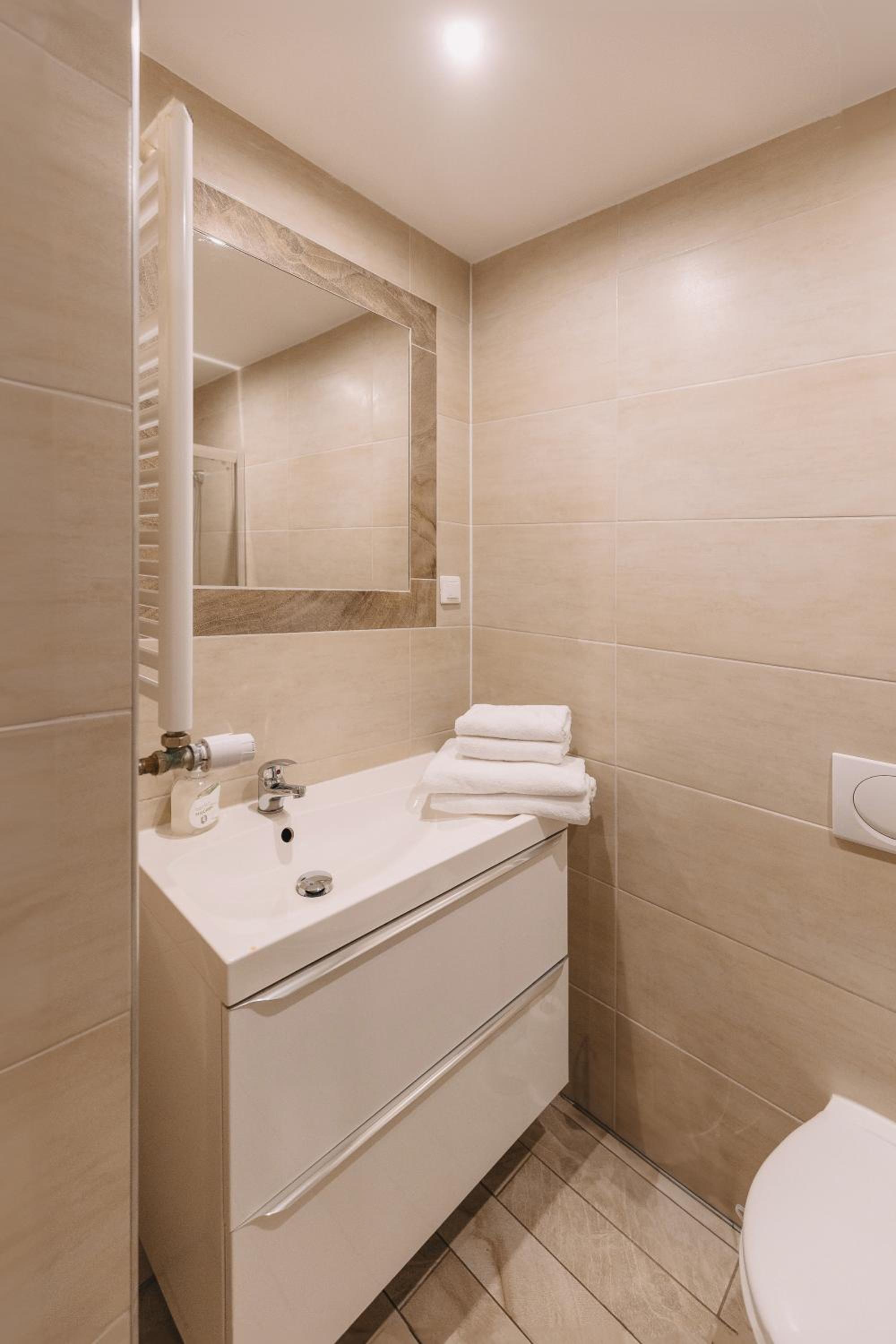 Double Room - Photo 5