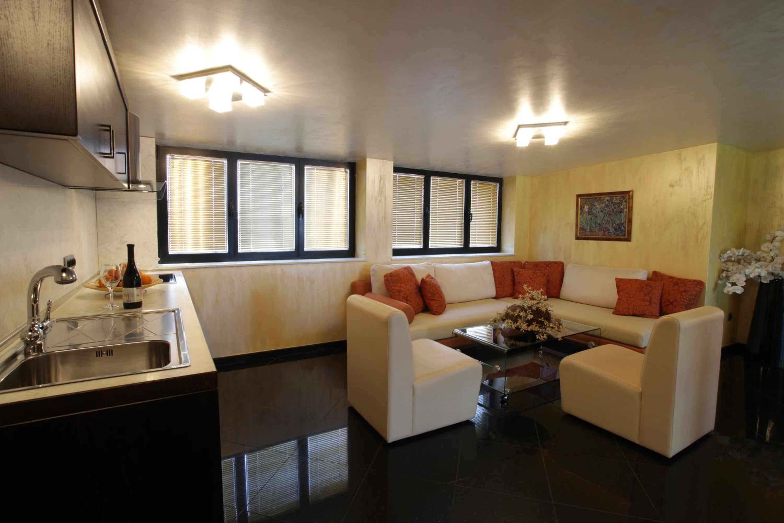 One-Bedroom Apartment - Photo 4