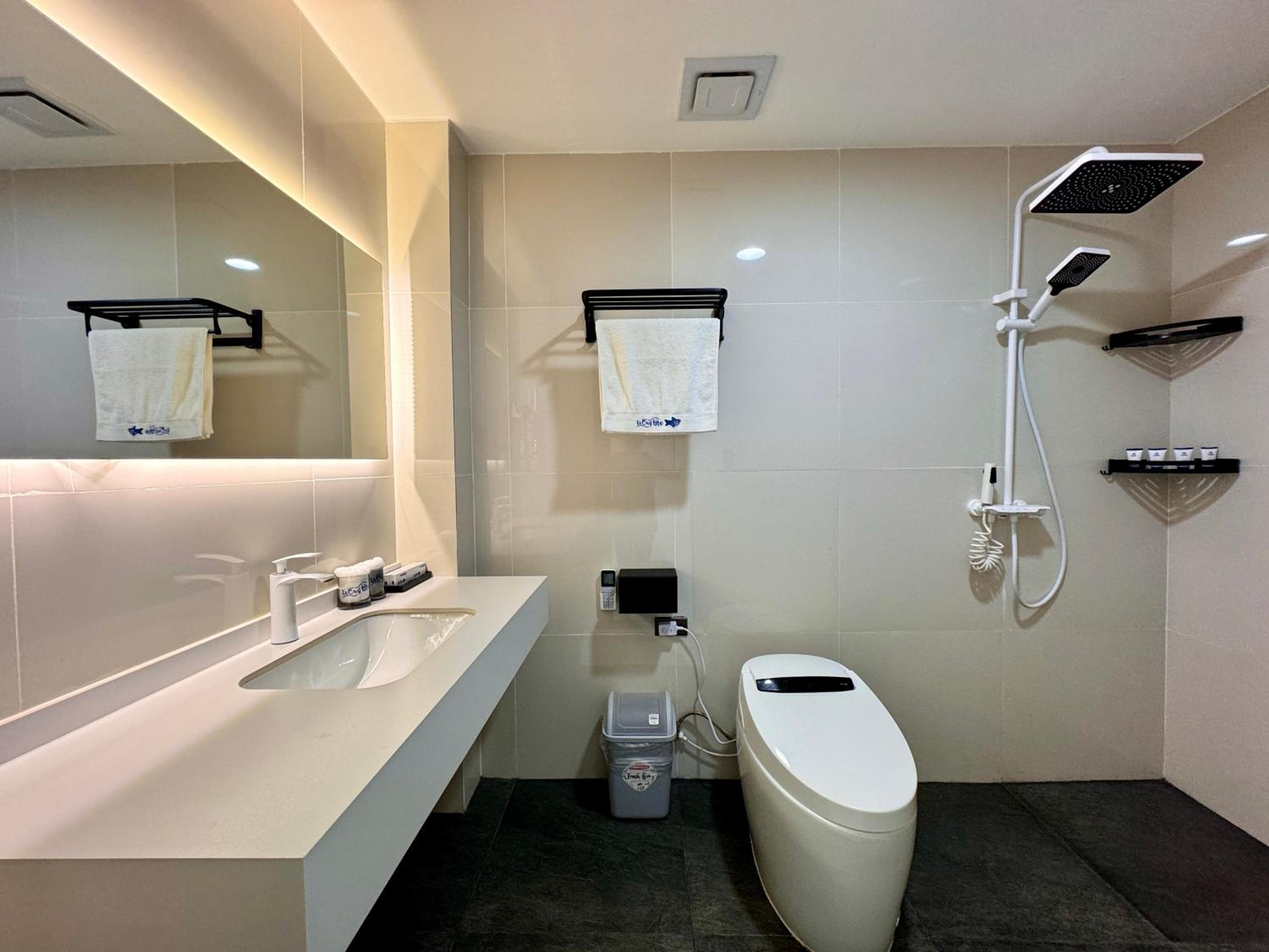 Suite - Photo 2