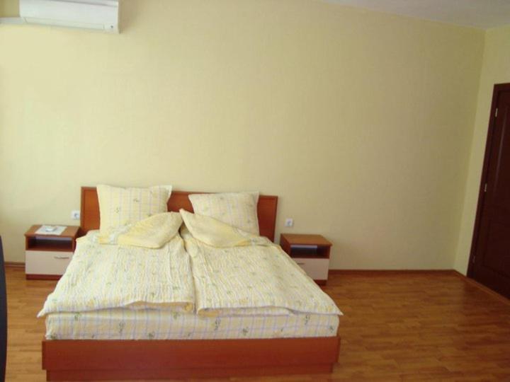 Studio with Sofa Bed - Photo 2