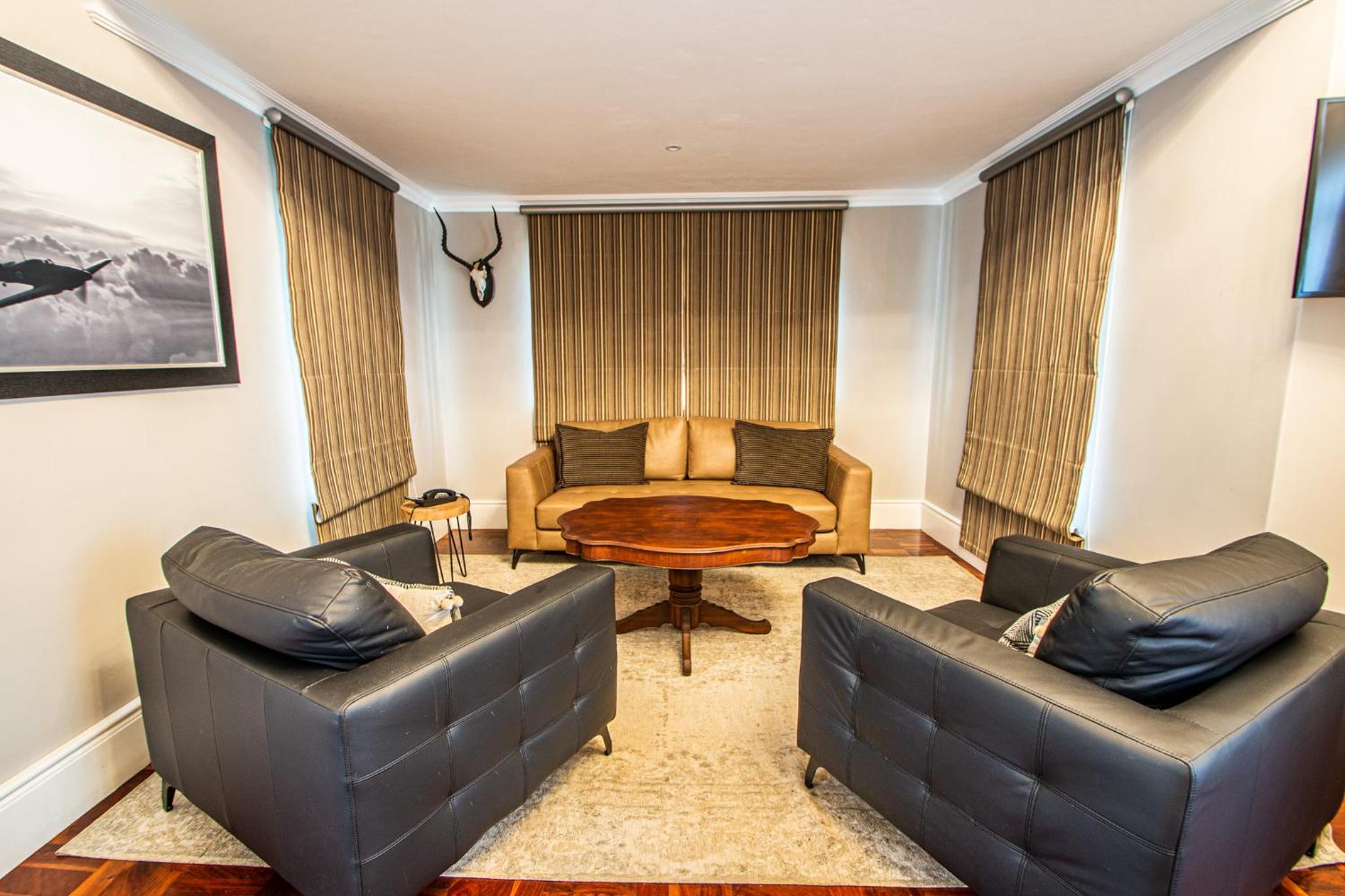 Executive Suite - Photo 18