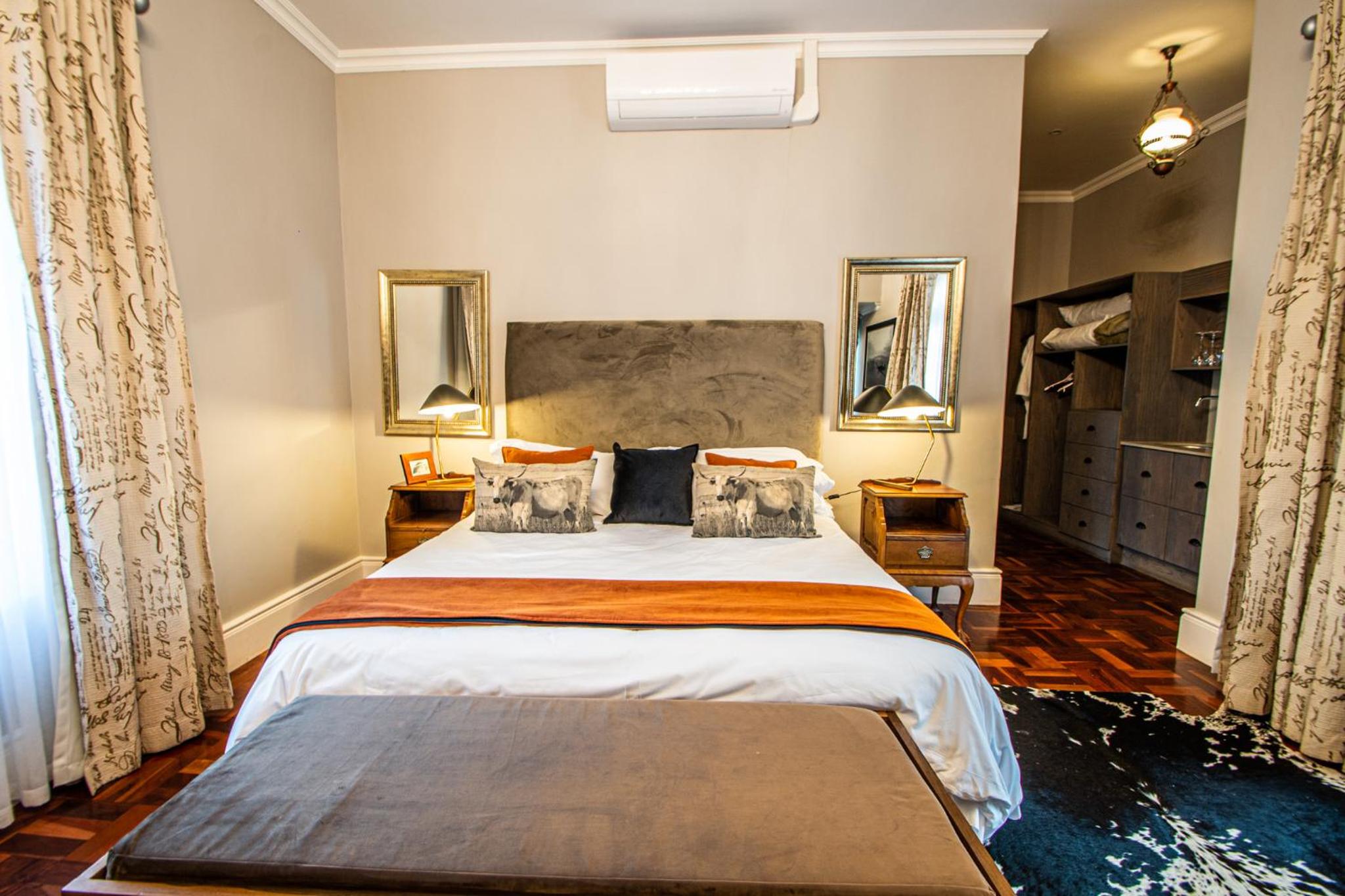 Executive Suite - Photo 1