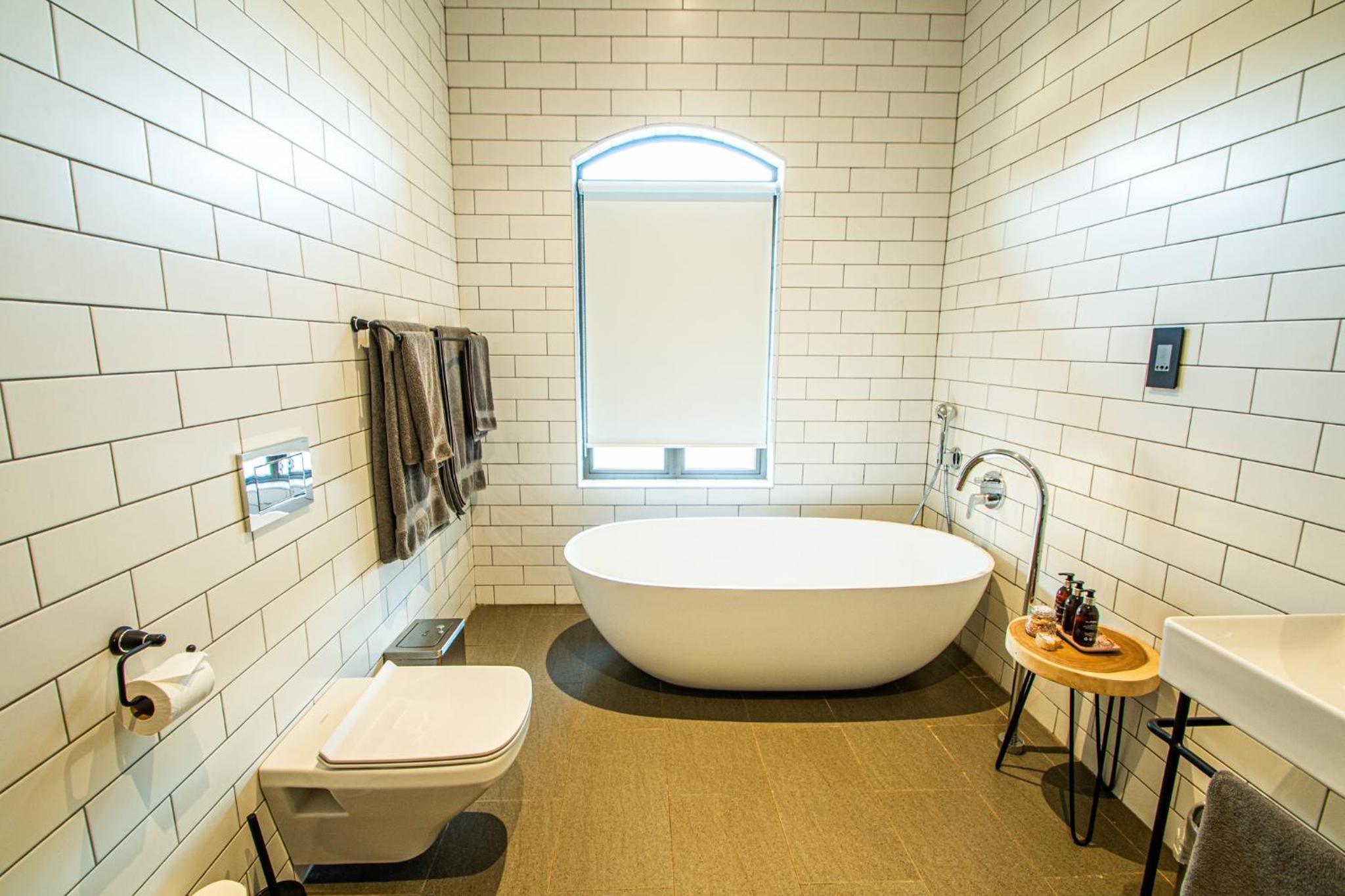 Executive Suite - Photo 16
