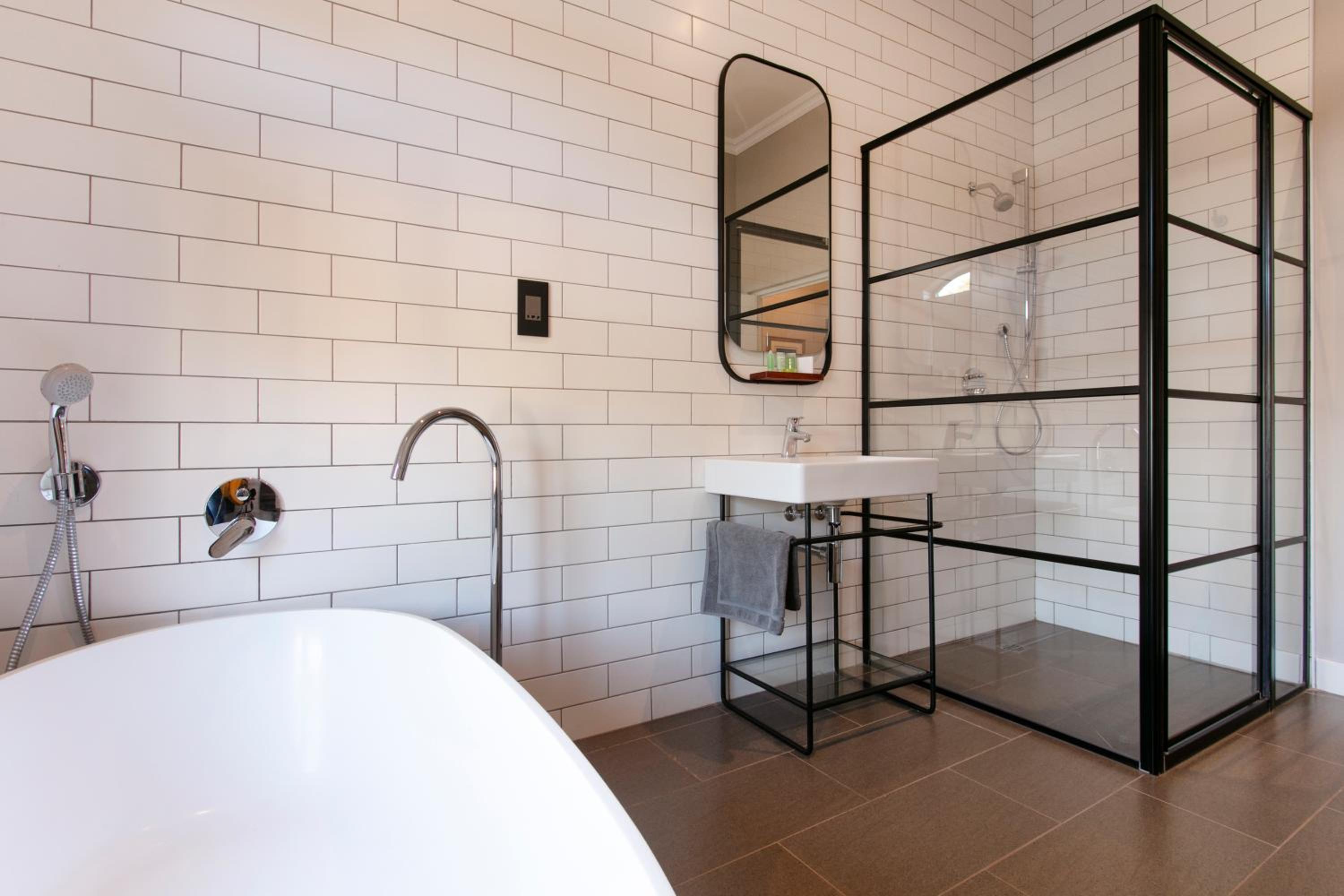 Executive Suite - Photo 10