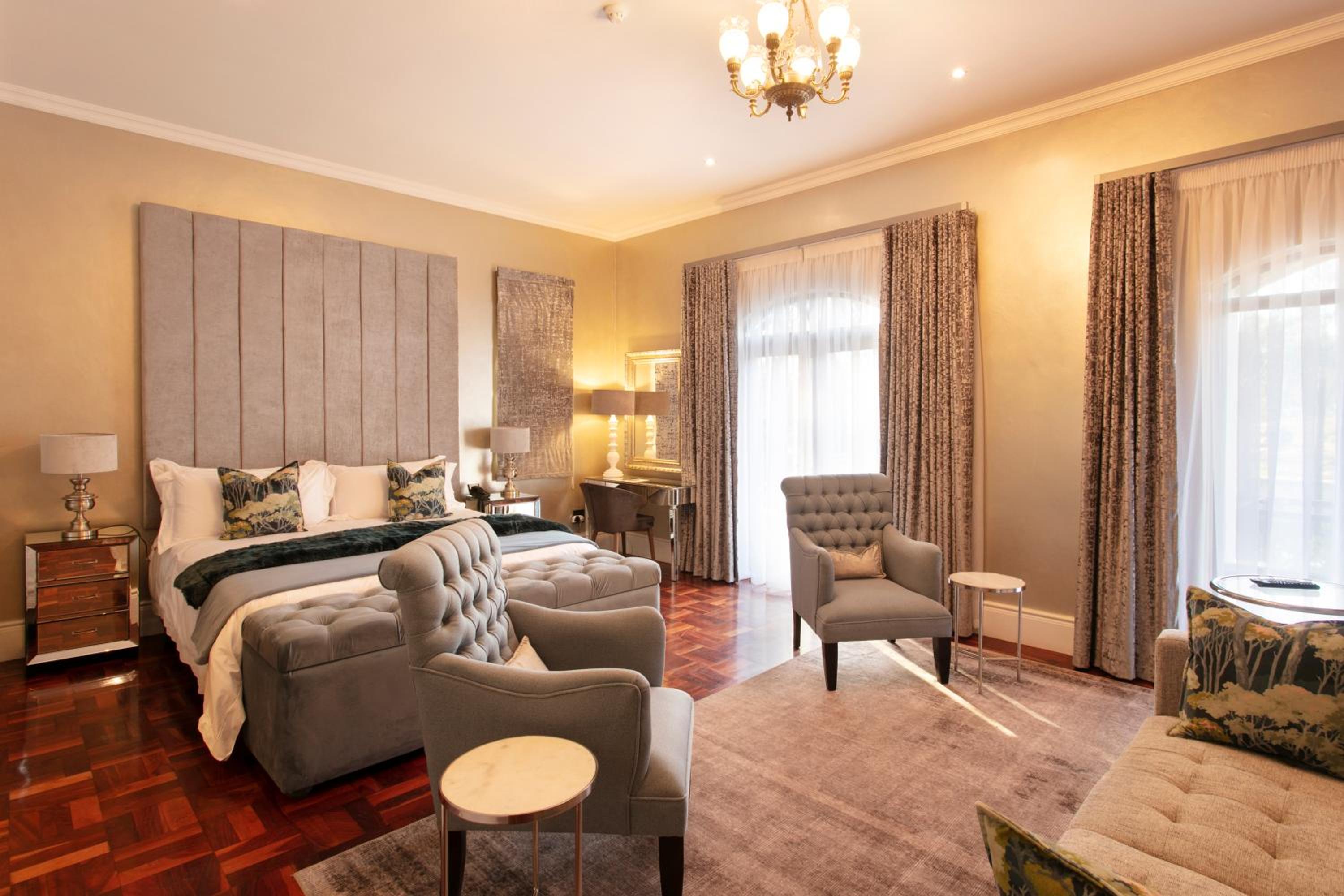 Executive Suite - Photo 7