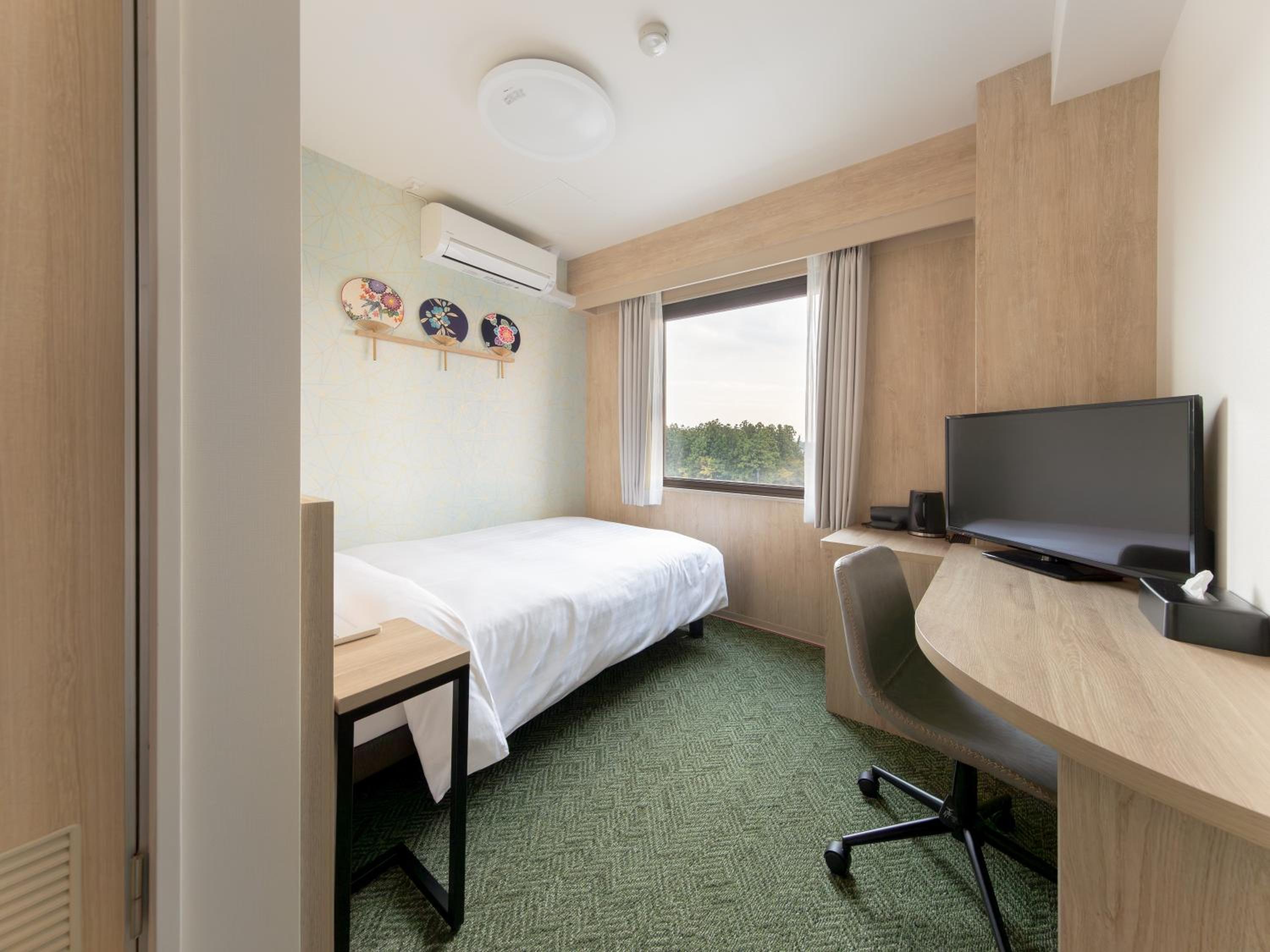 Single Room - Smoking photo 1