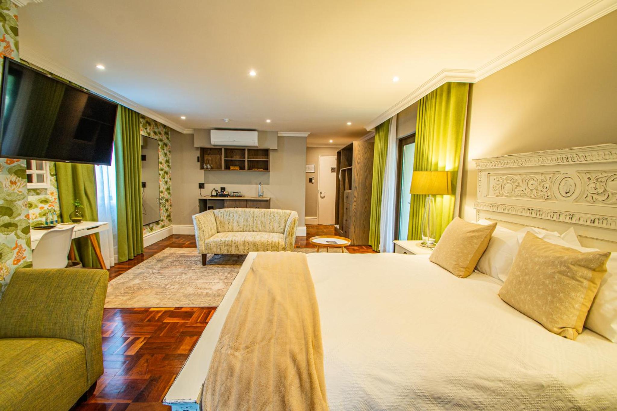 Superior Suite - Photo 4