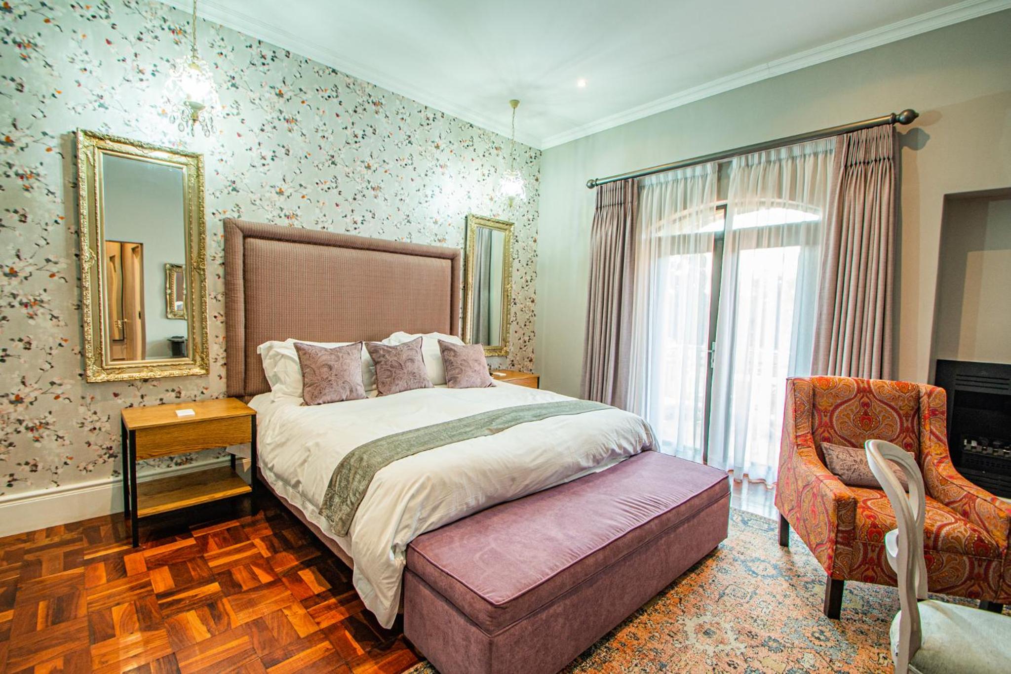 Superior Suite - Photo 22