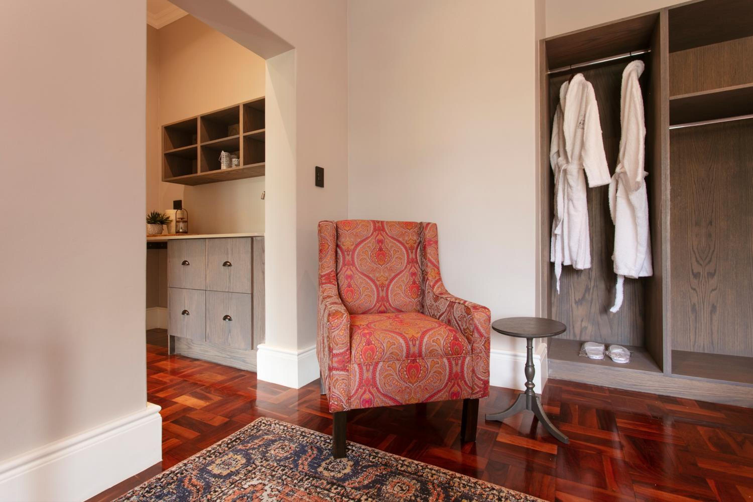 Superior Suite - Photo 13