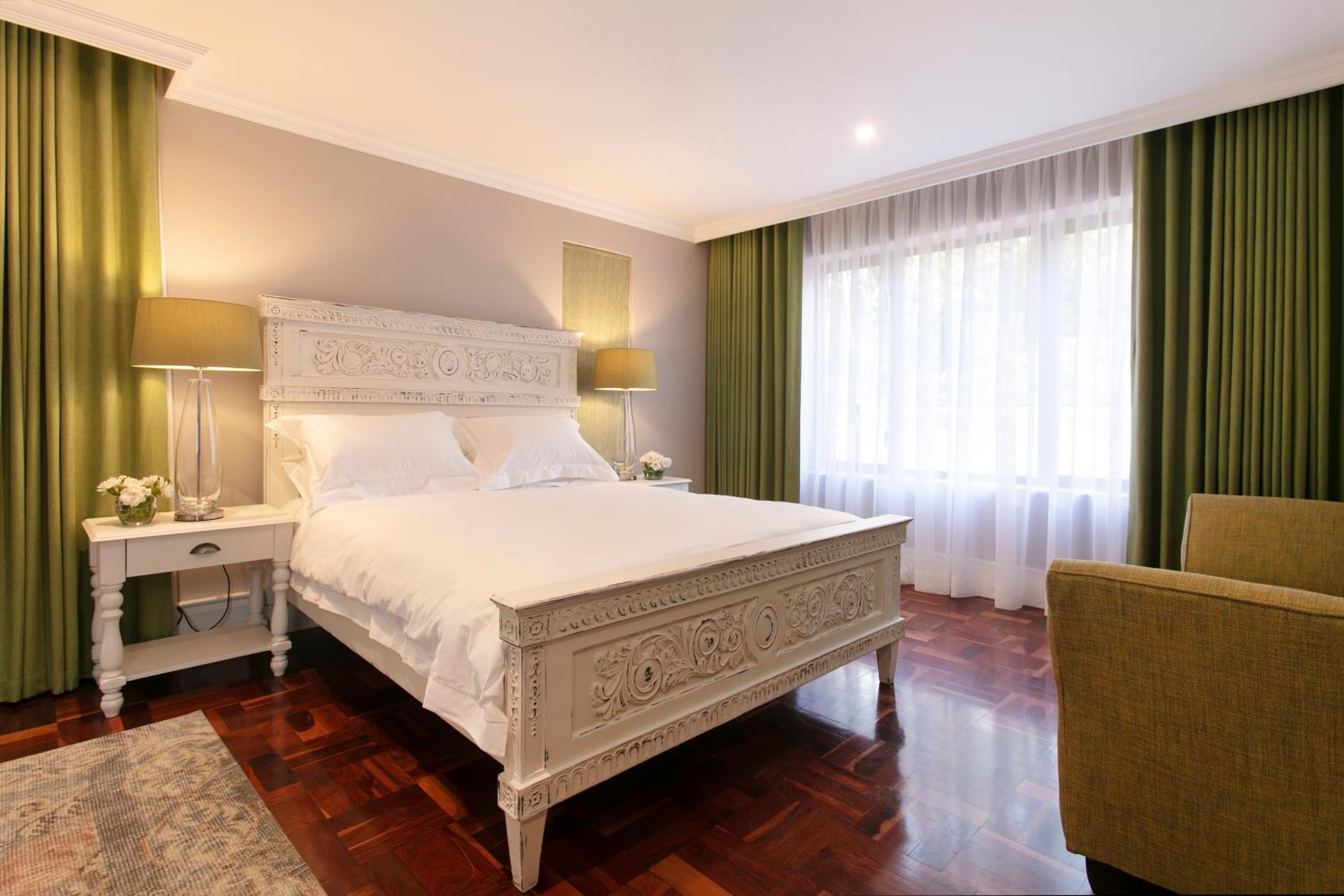 Superior Suite - Photo 12